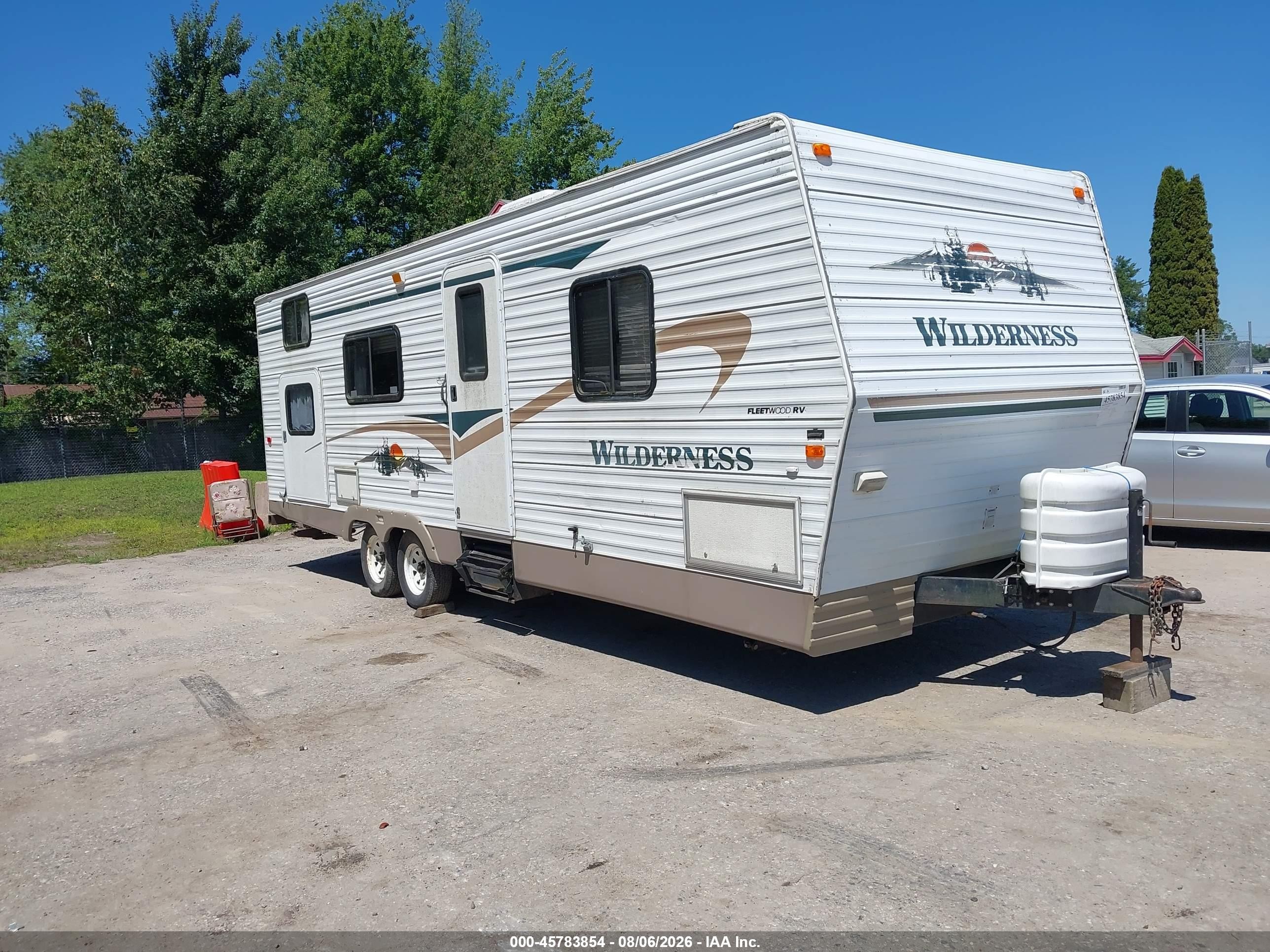 2004 Fleetwood Wilderness VIN 1ED1B282342806382 IAAI salvage auction — Side, Salvage (Maine), sold $100 on 2026-09-21 (photo 1)