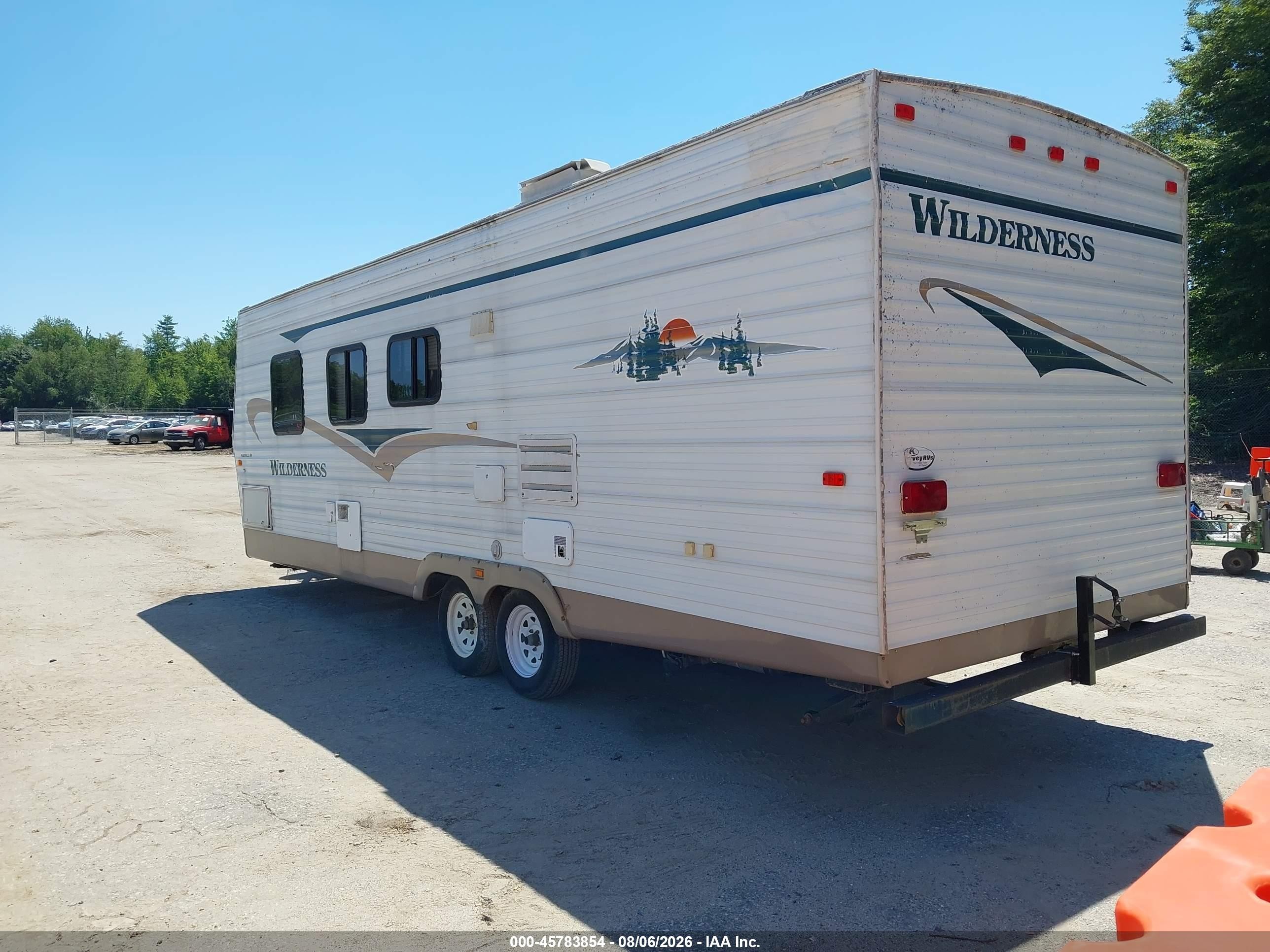 2004 Fleetwood Wilderness VIN 1ED1B282342806382 IAAI salvage auction — Side, Salvage (Maine), sold $100 on 2026-09-21 (photo 3)