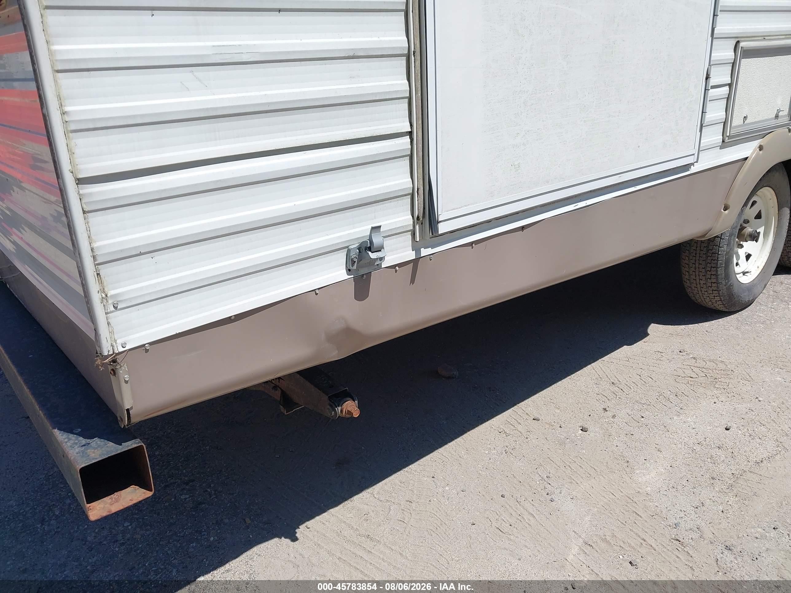 2004 Fleetwood Wilderness VIN 1ED1B282342806382 IAAI salvage auction — Side, Salvage (Maine), sold $100 on 2026-09-21 (photo 6)