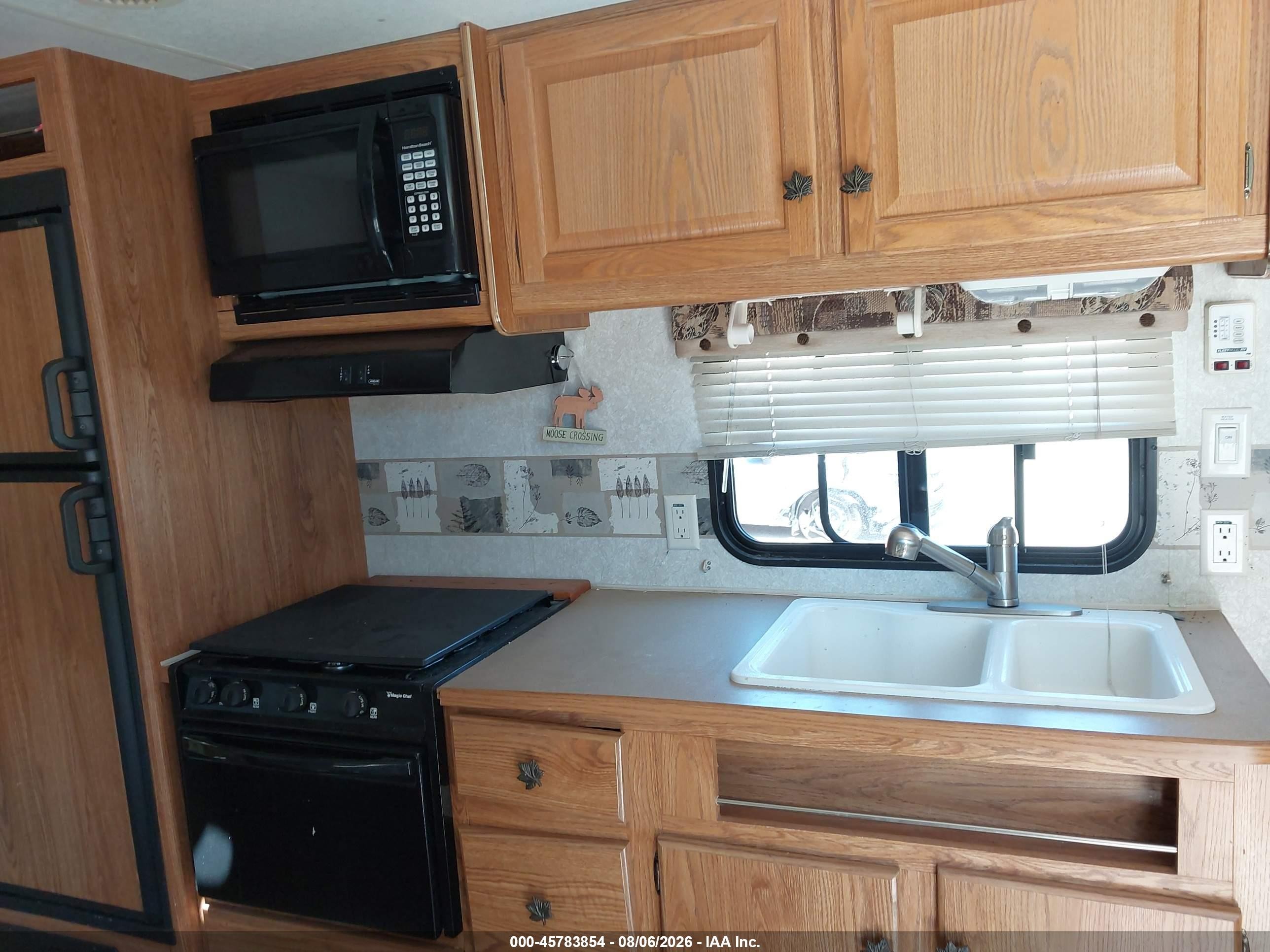 2004 Fleetwood Wilderness VIN 1ED1B282342806382 IAAI salvage auction — Side, Salvage (Maine), sold $100 on 2026-09-21 (photo 7)