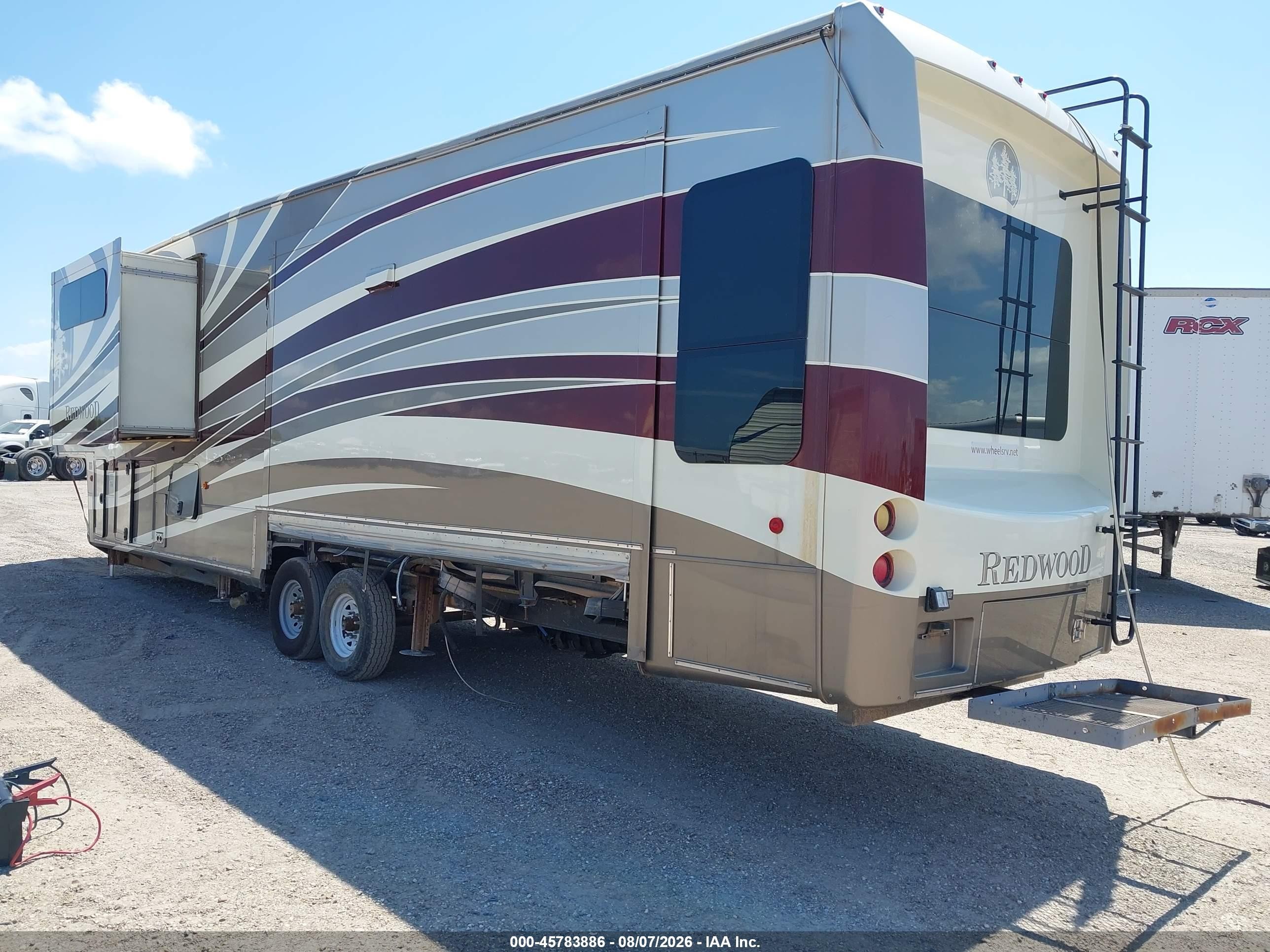 2015 Redwood Other VIN 4V0FC3926FR004586 IAAI salvage auction — Side, Original (Texas), sold $7,600 on 2026-09-23 (photo 3)