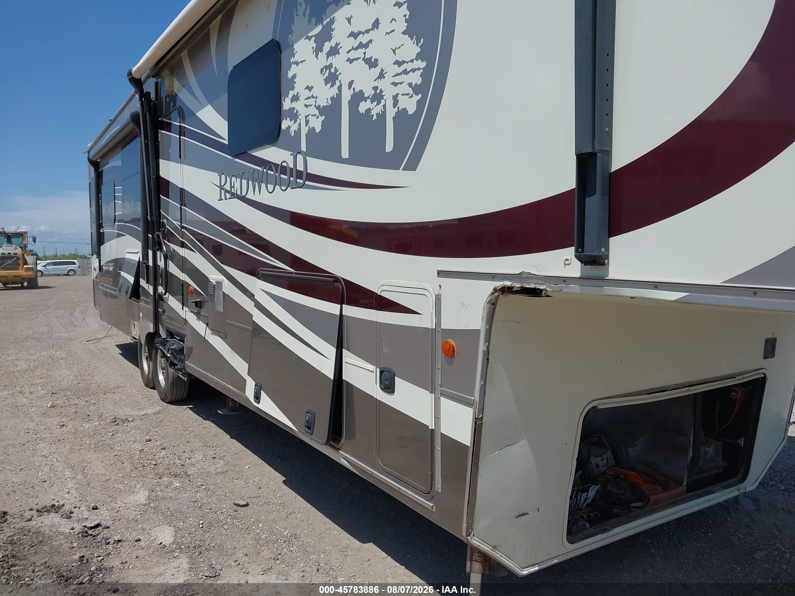 2015 Redwood Other VIN 4V0FC3926FR004586 IAAI salvage auction — Side, Original (Texas), sold $7,600 on 2026-09-23 (photo 6)