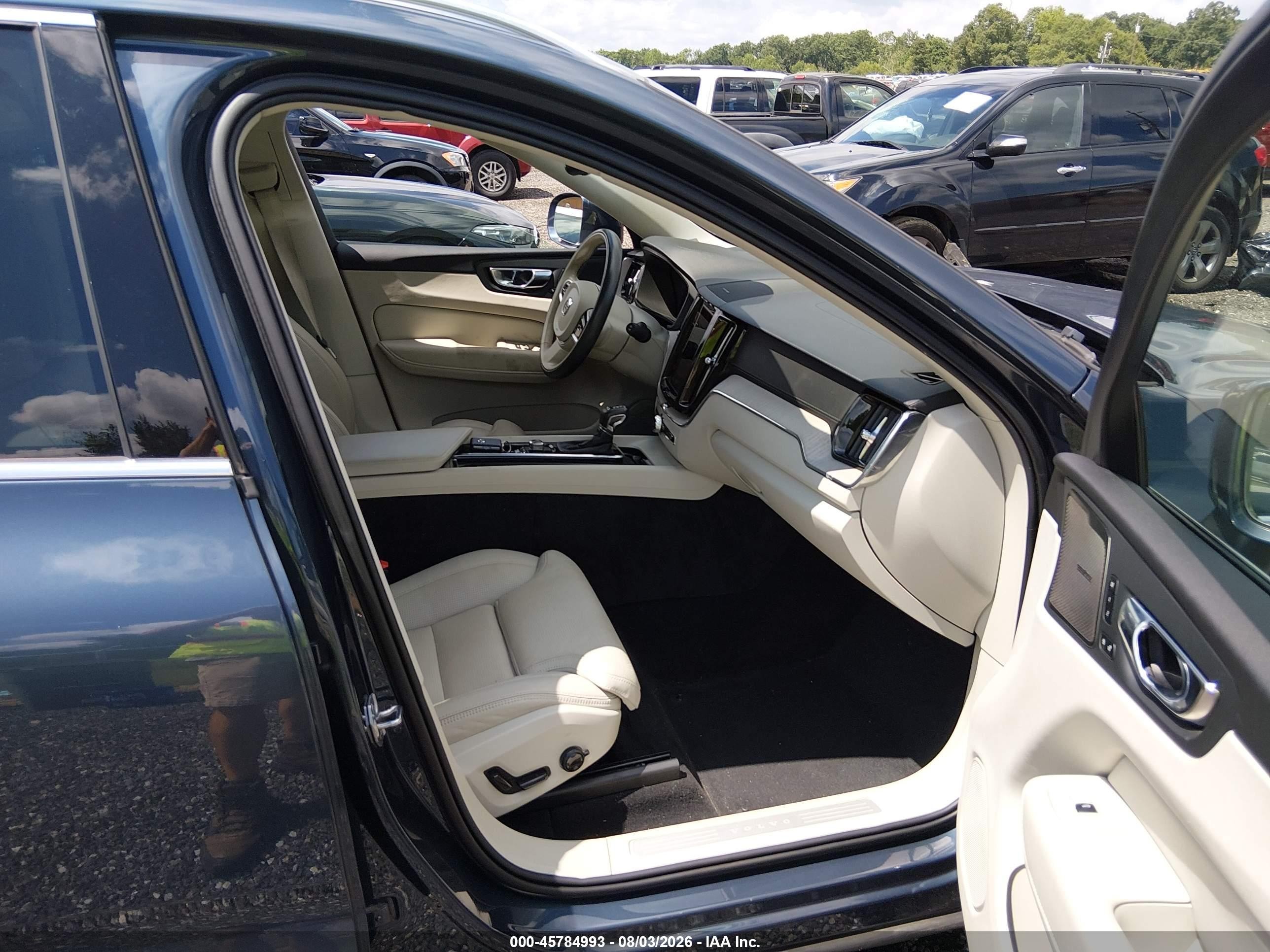 2021 Volvo Xc60 VIN YV4102DL2M1837043 IAAI salvage auction — Side, Salvage (South Carolina), sold $6,700 on 2026-09-10 (photo 5)
