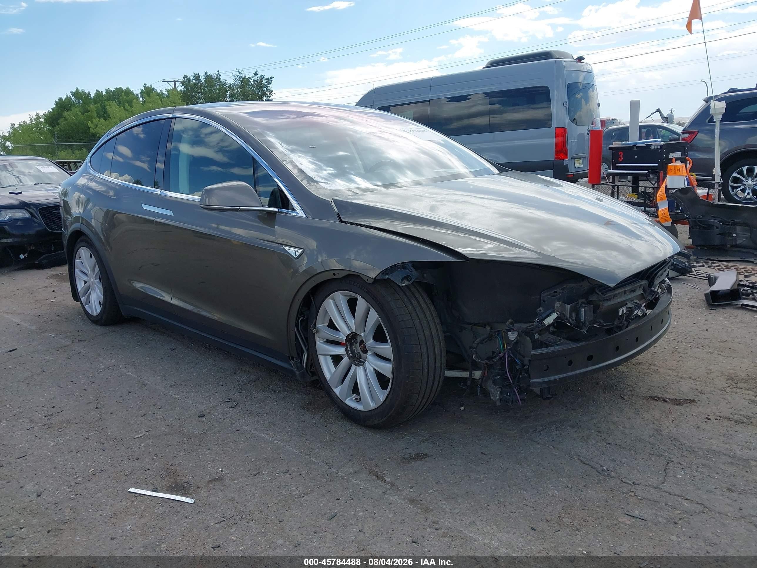 2016 Tesla Model X VIN 5YJXCBE4XGF002993 — IAAI salvage auction photo