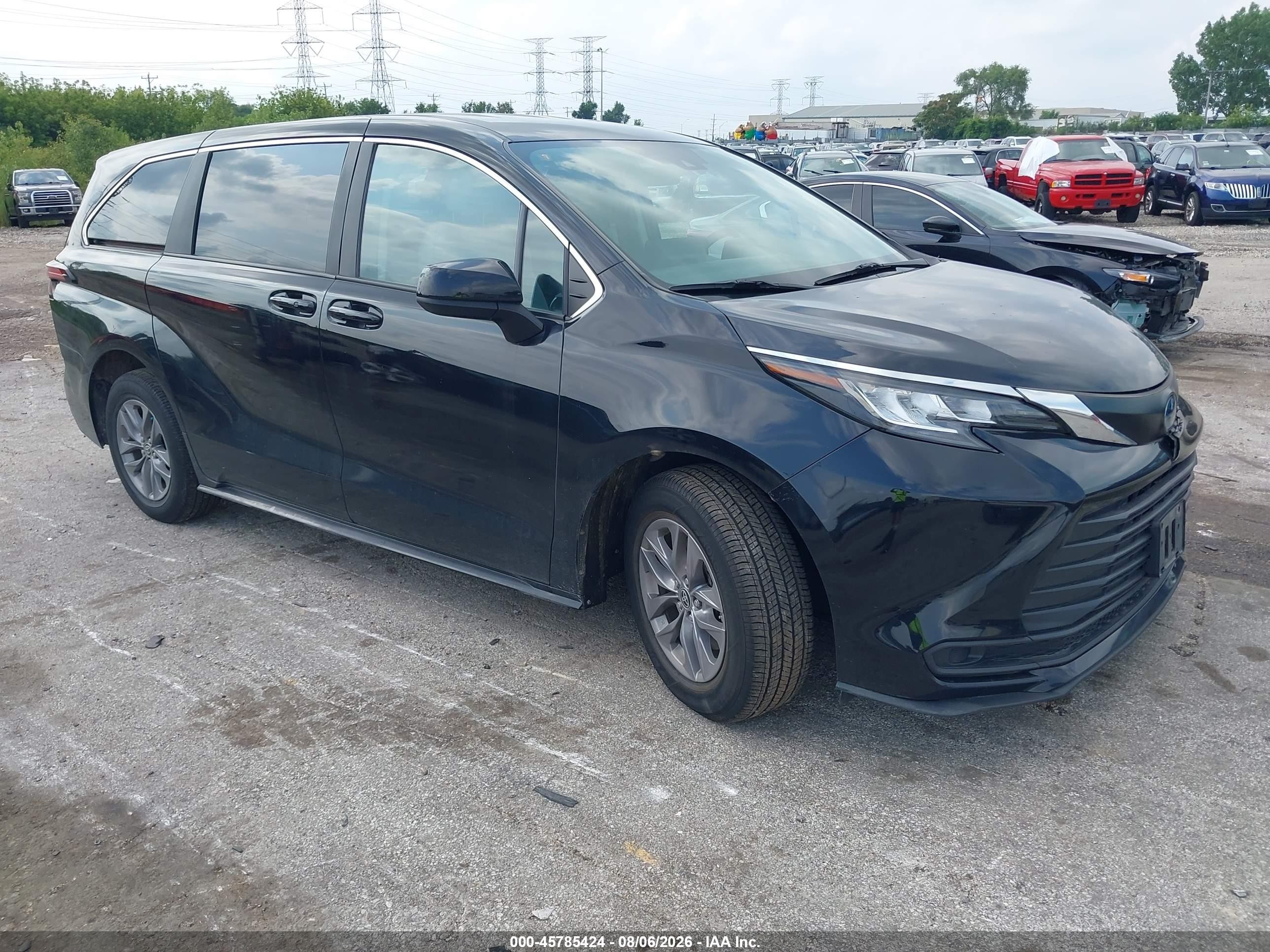 2021 Toyota Sienna VIN 5TDKSKFC1MS013391 — IAAI salvage auction photo
