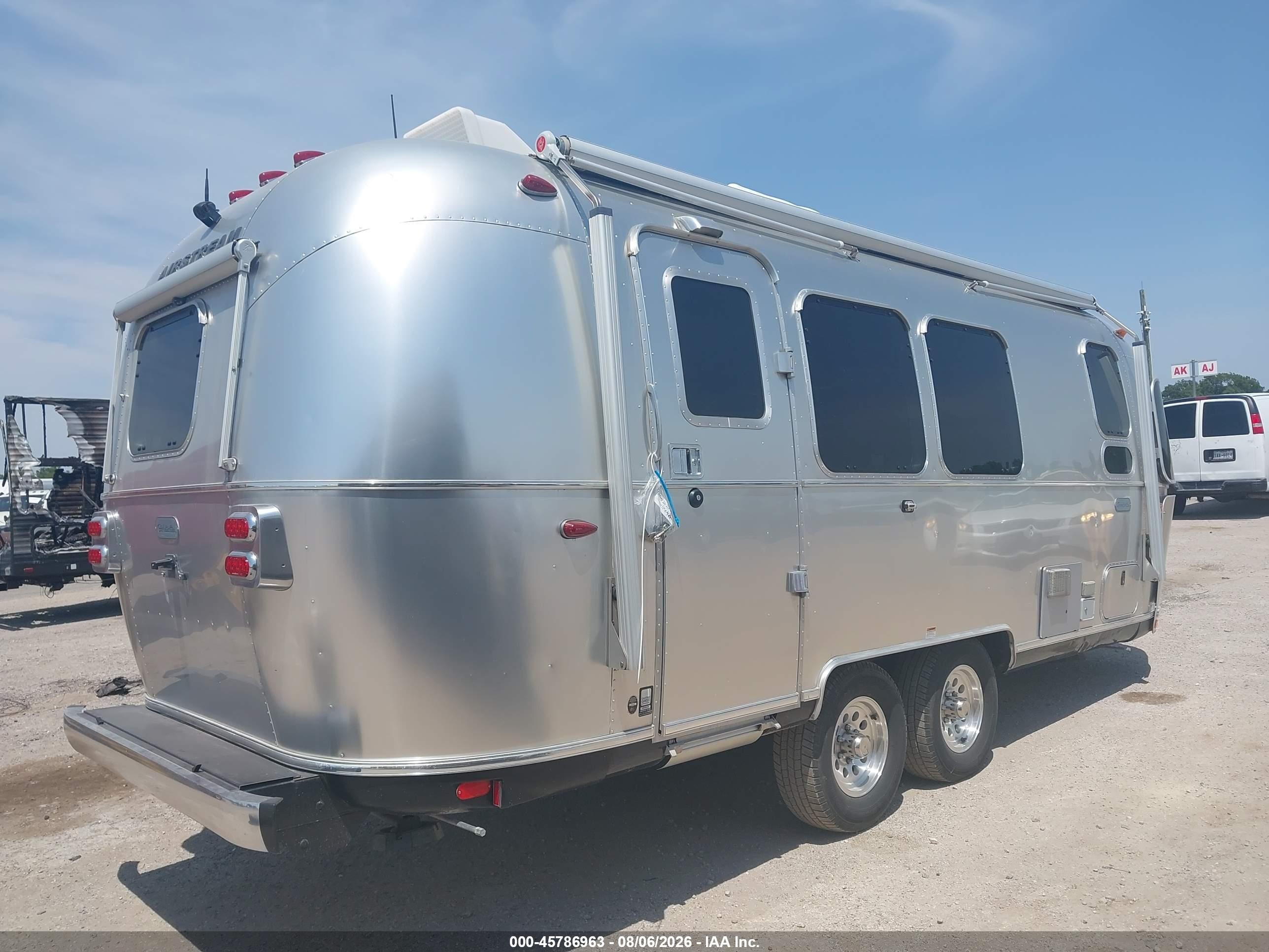 2020 Airstream Other VIN 1STKNYG27LJ551090 IAAI salvage auction — Hail, Original (Texas), sold $29,300 on 2026-09-09 (photo 4)