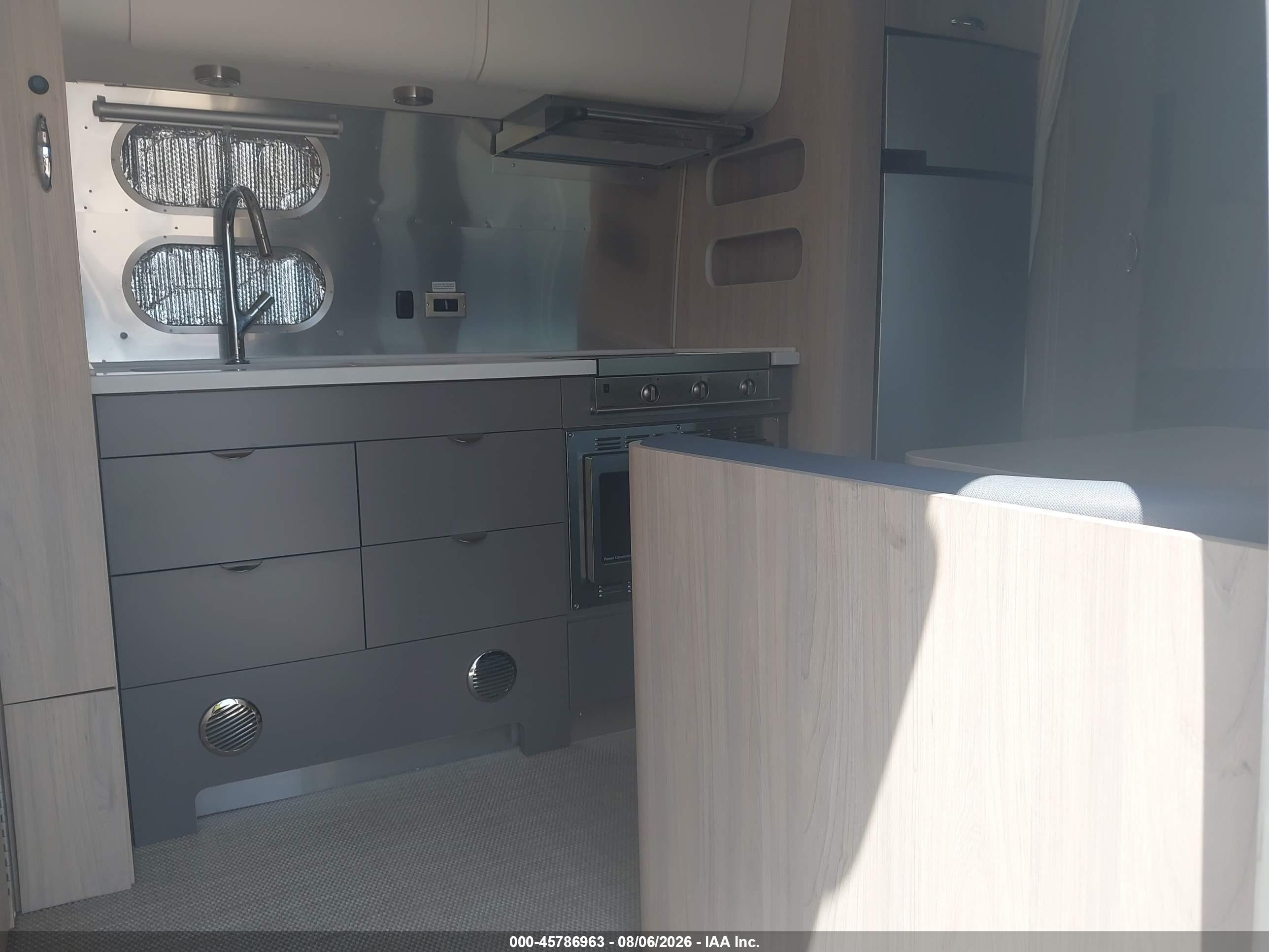 2020 Airstream Other VIN 1STKNYG27LJ551090 IAAI salvage auction — Hail, Original (Texas), sold $29,300 on 2026-09-09 (photo 5)