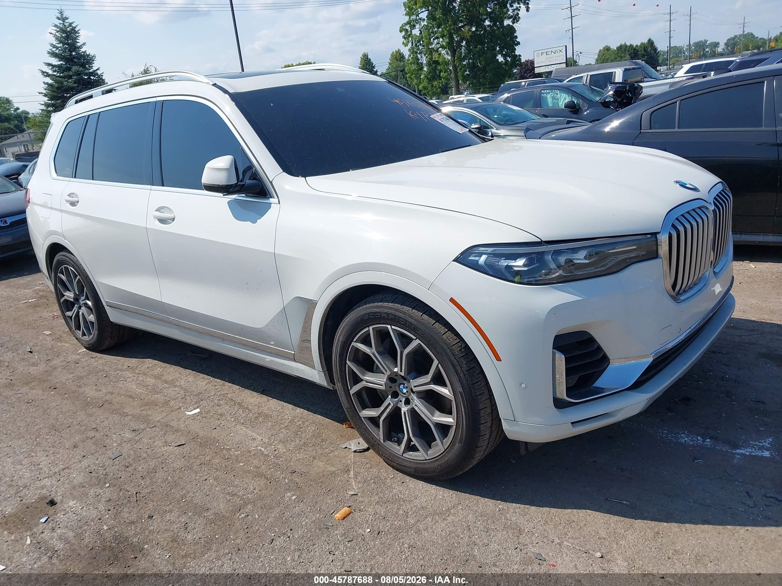 2020 BMW X7 VIN 5UXCW2C03L9A03690 — IAAI salvage auction photo