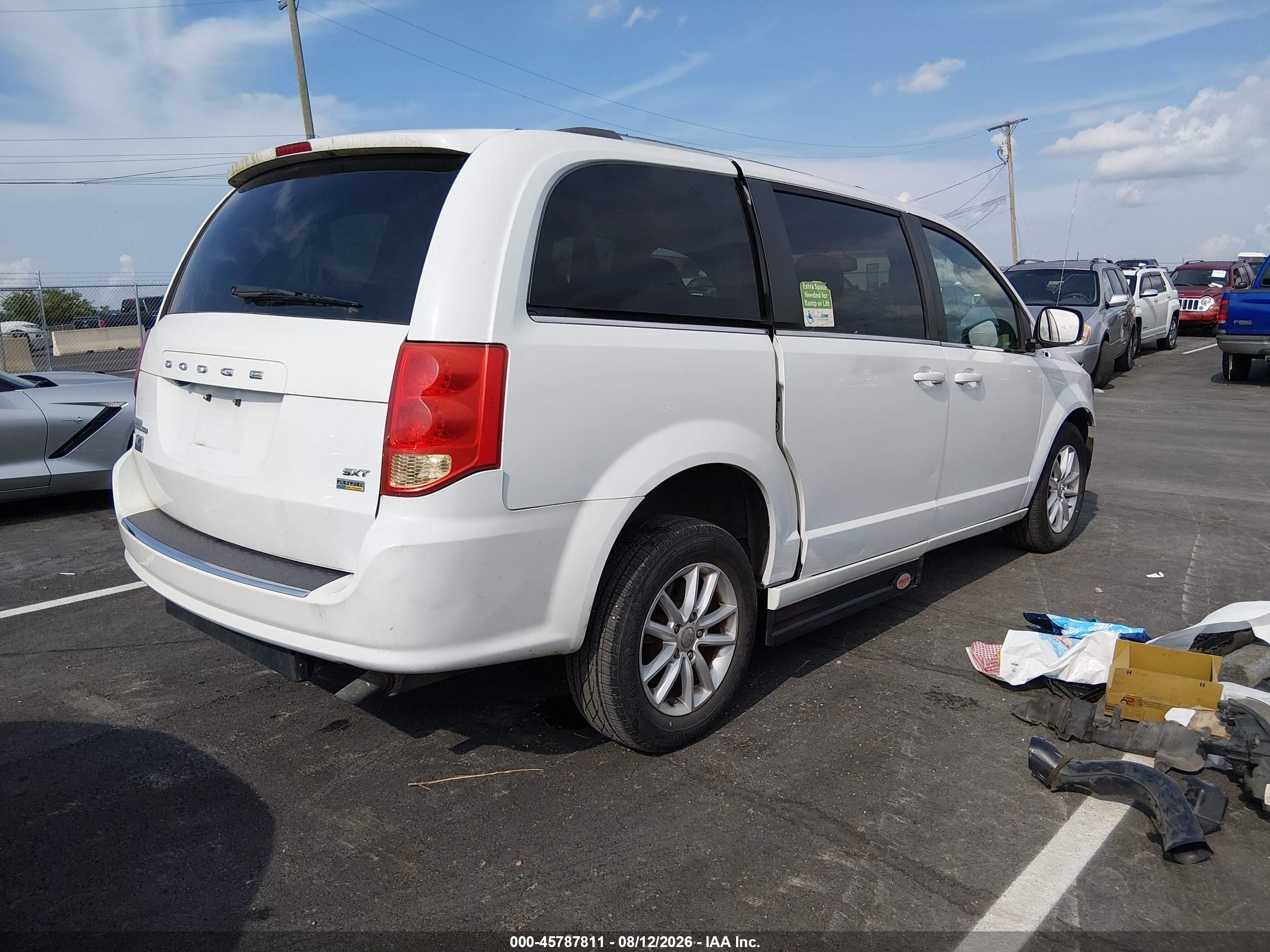 2018 Dodge Caravan VIN 2C4RDGCGXJR264105 IAAI salvage auction — Front End, Clear (Tennessee), sold $5,100 on 2026-09-18 (photo 4)