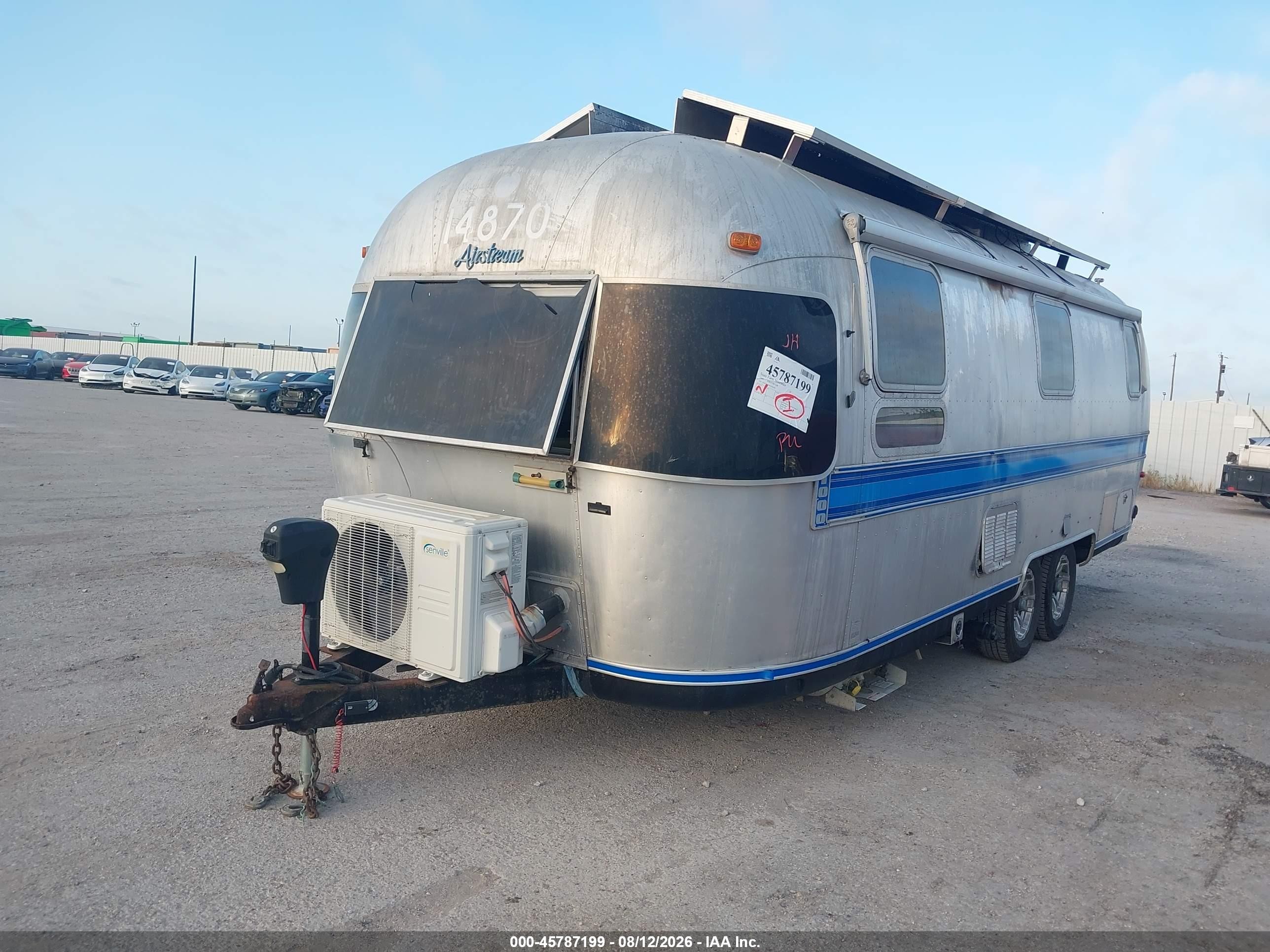 1989 Airstream 29 VIN 1STGEAJ29KJ506589 IAAI salvage auction — Burn Interior, Salvage (Texas), sold $100 on 2026-09-30 (photo 2)