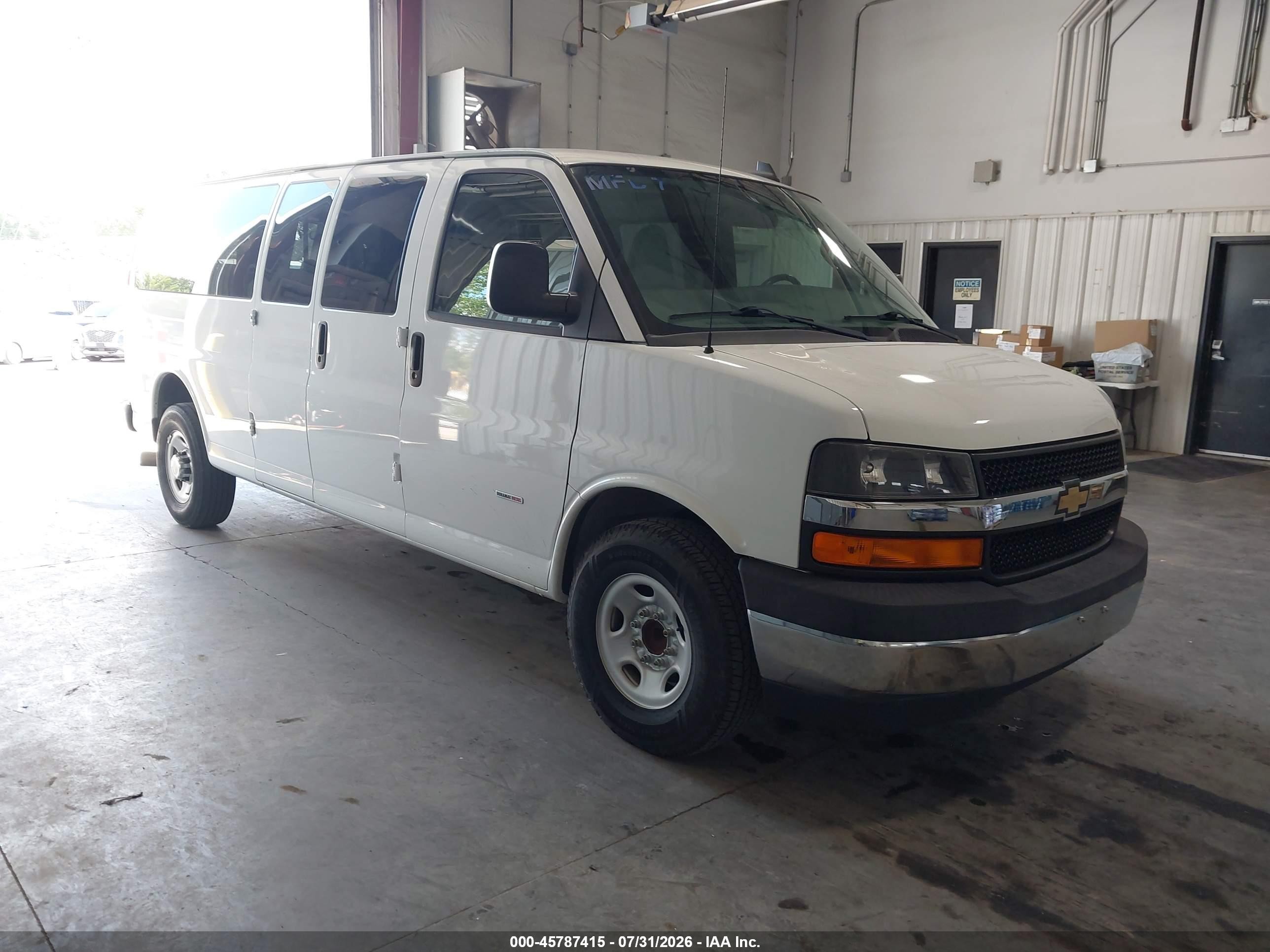 2017 Chevrolet Express 3500 VIN 1GAZGPF16H1255083 — IAAI salvage auction photo