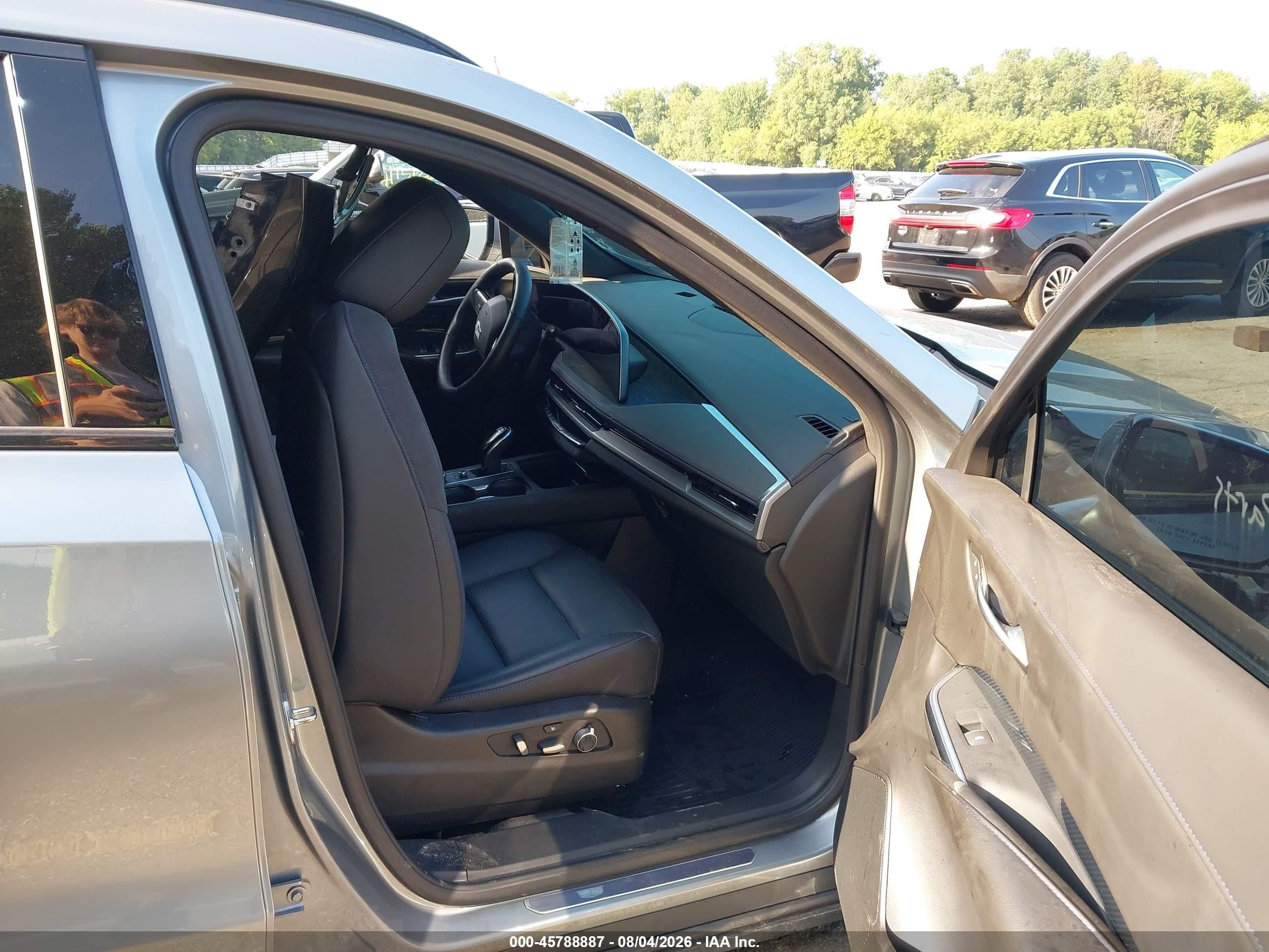 2025 Cadillac Xt4 VIN 1GYFZFR49SF143015 IAAI salvage auction — Unknown, Clear (Michigan), sold $11,600 on 2026-09-11 (photo 5)