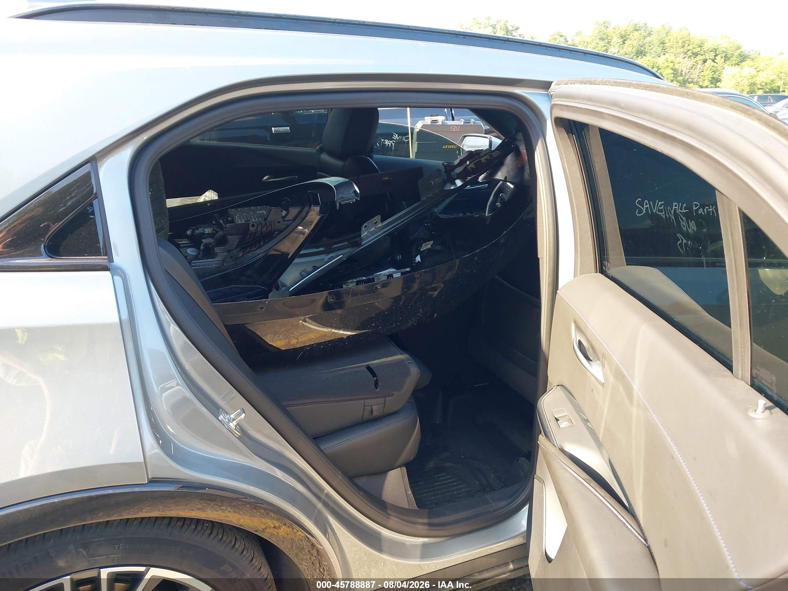 2025 Cadillac Xt4 VIN 1GYFZFR49SF143015 IAAI salvage auction — Unknown, Clear (Michigan), sold $11,600 on 2026-09-11 (photo 8)