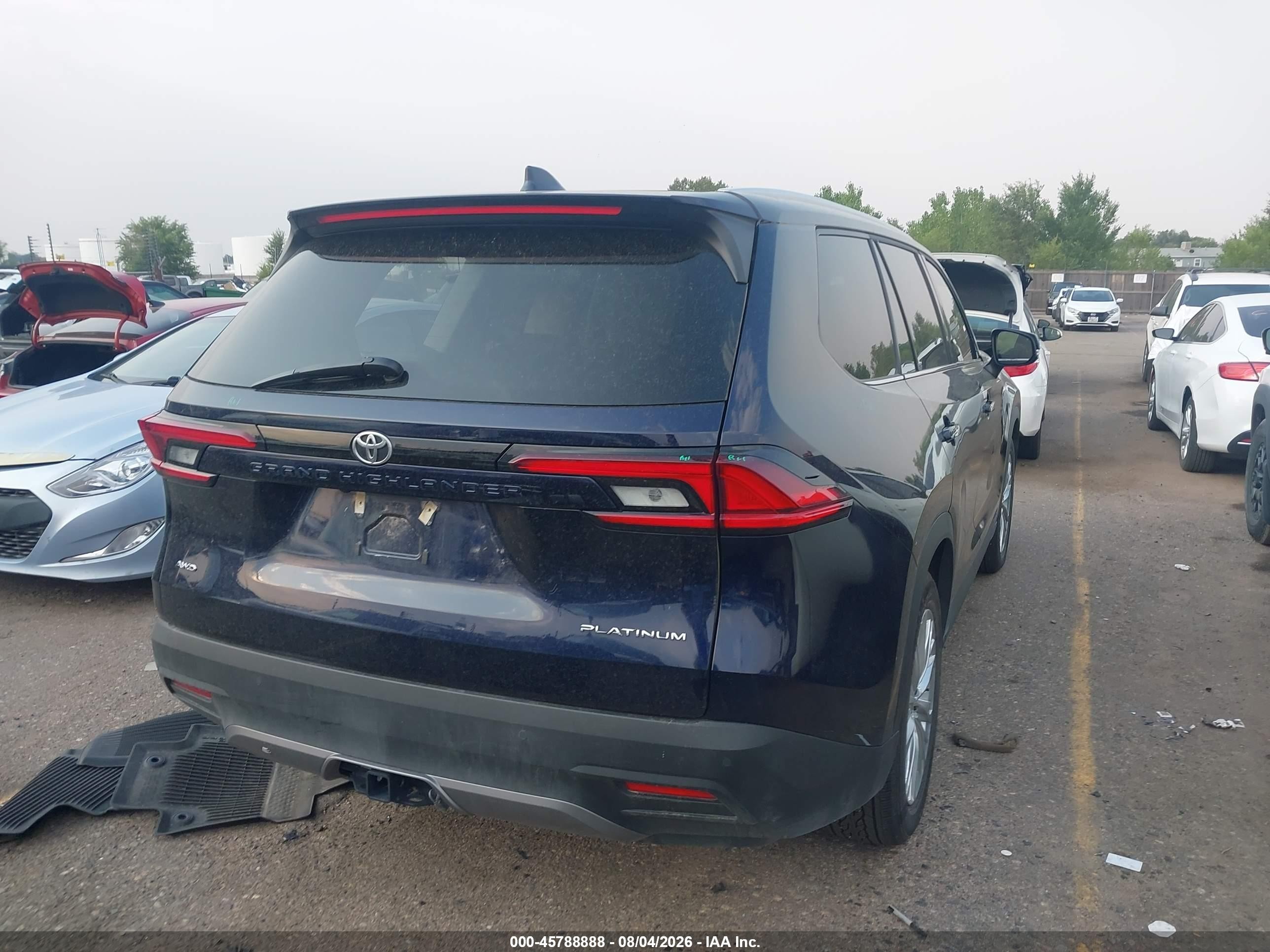 2026 Toyota Highlander VIN 5TDAAAB5XTS122298 IAAI salvage auction — Hail, Salvage (Colorado), sold $28,750 on 2026-09-13 (photo 4)