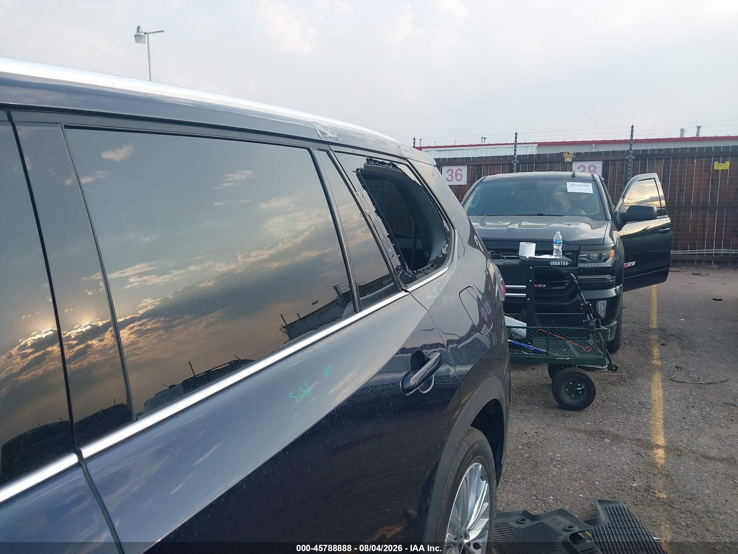 2026 Toyota Highlander VIN 5TDAAAB5XTS122298 IAAI salvage auction — Hail, Salvage (Colorado), sold $28,750 on 2026-09-13 (photo 6)