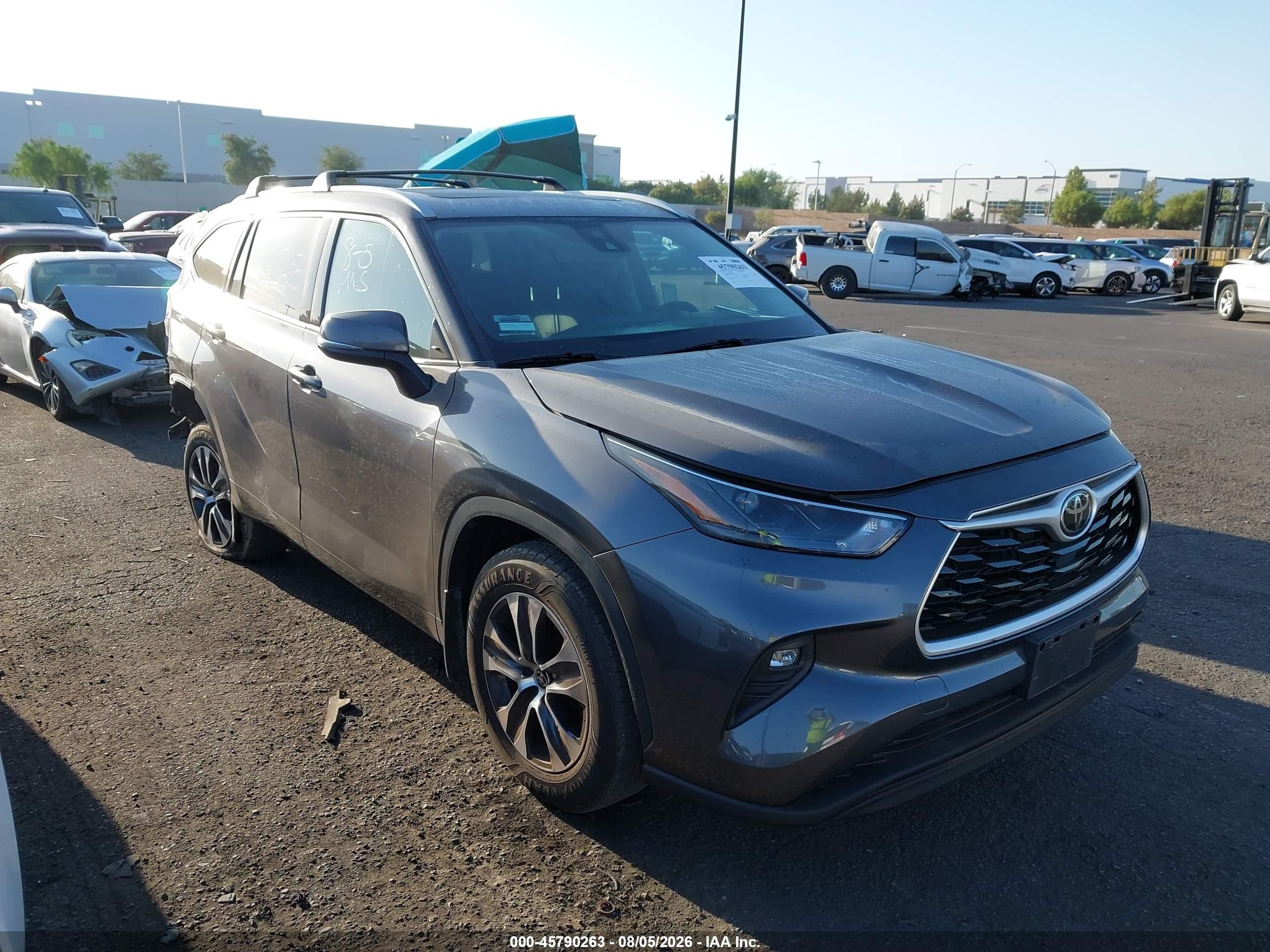2022 Toyota Highlander VIN 5TDHZRBH7NS561882 — IAAI salvage auction photo
