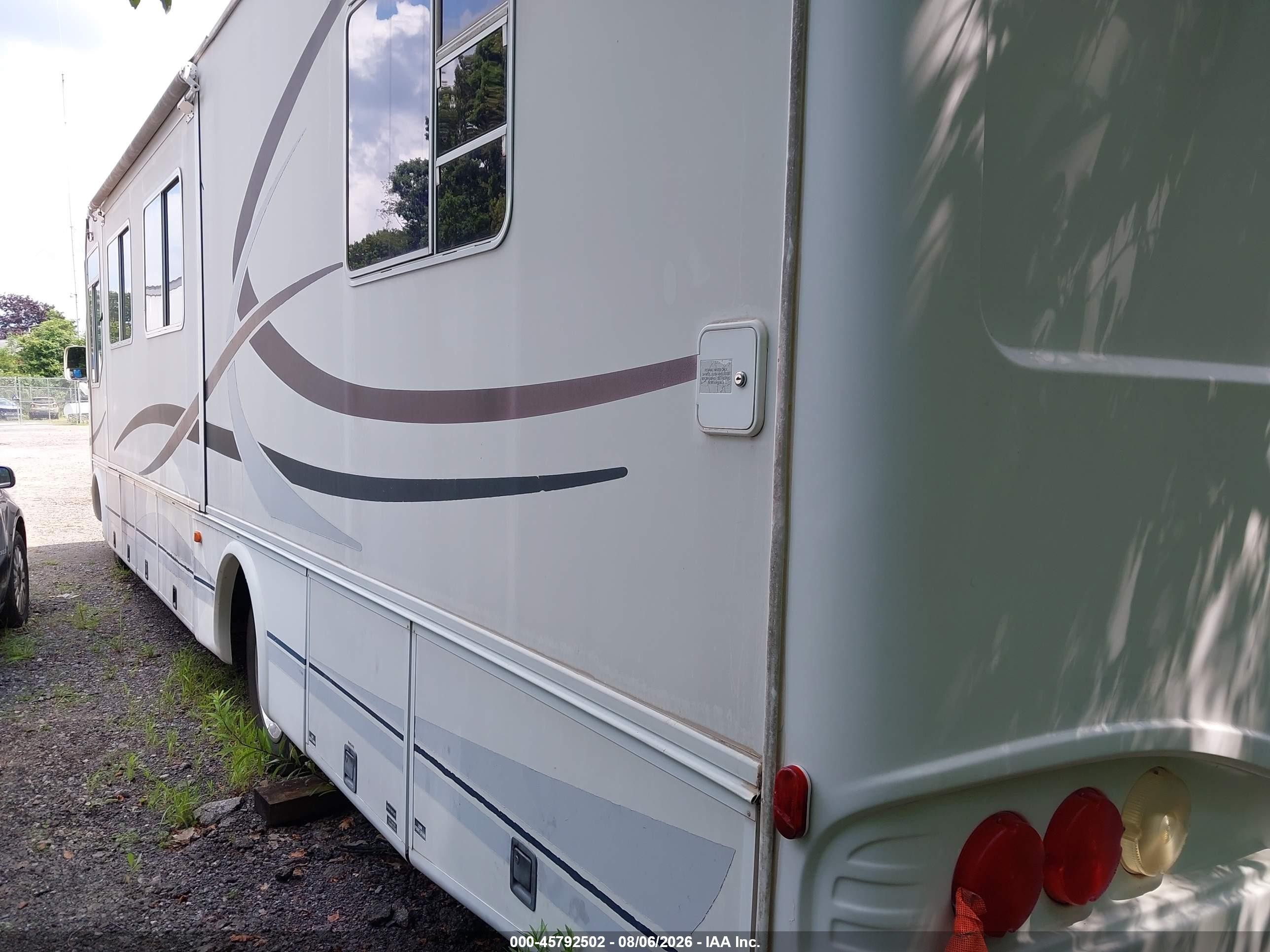 2002 Workhorse Custom Chassis Motorhome Chassis VIN 5B4LP57G423344544 IAAI salvage auction — Undercarriage, Salvage (West Virginia), sold $25 on 2026-09-30 (photo 3)