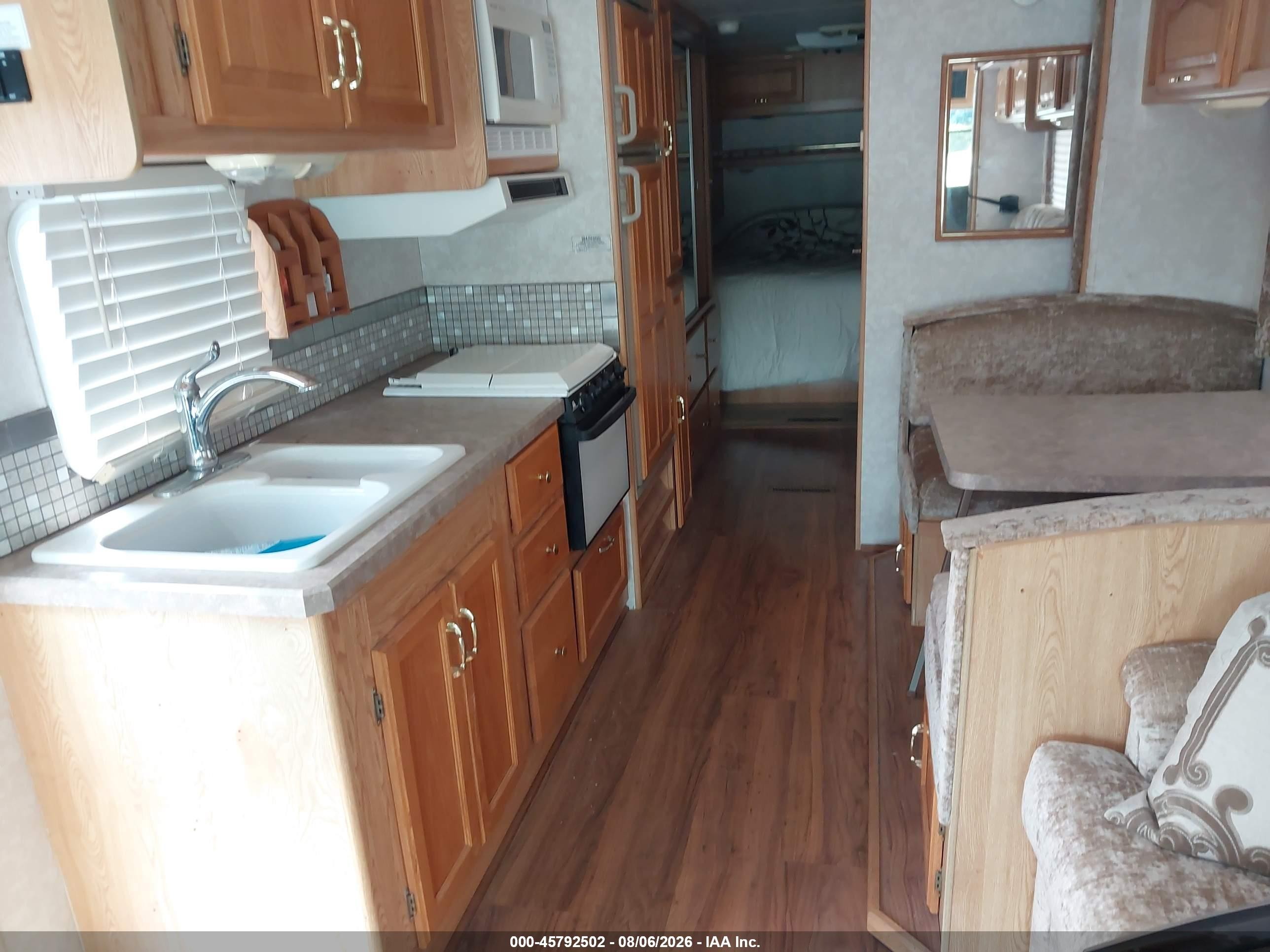 2002 Workhorse Custom Chassis Motorhome Chassis VIN 5B4LP57G423344544 IAAI salvage auction — Undercarriage, Salvage (West Virginia), sold $25 on 2026-09-30 (photo 8)