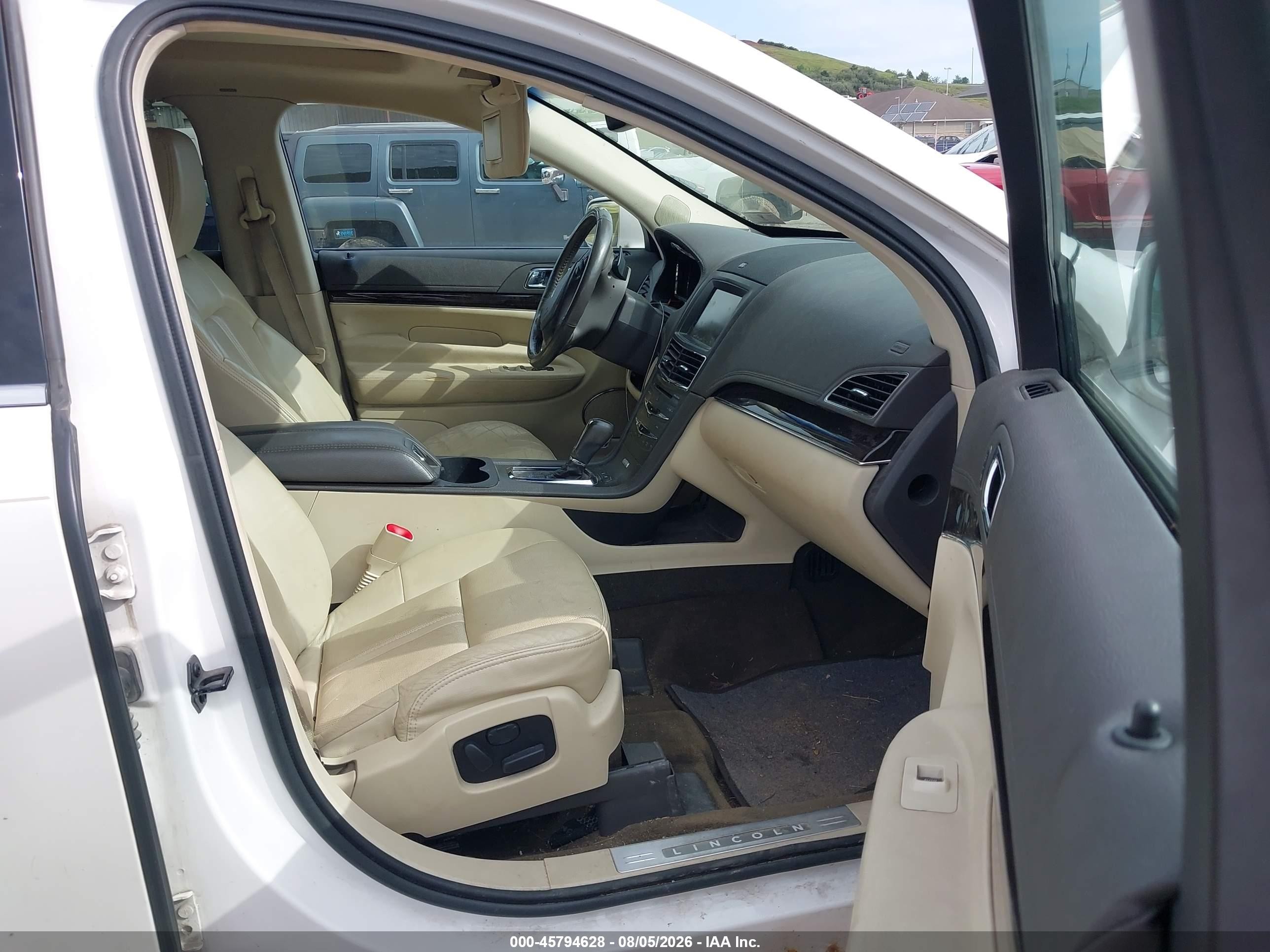 2013 Lincoln Mkt VIN 2LMHJ5AT0DBL52179 IAAI salvage auction — Unknown, Salvage (West Virginia), sold $800 on 2026-09-05 (photo 5)
