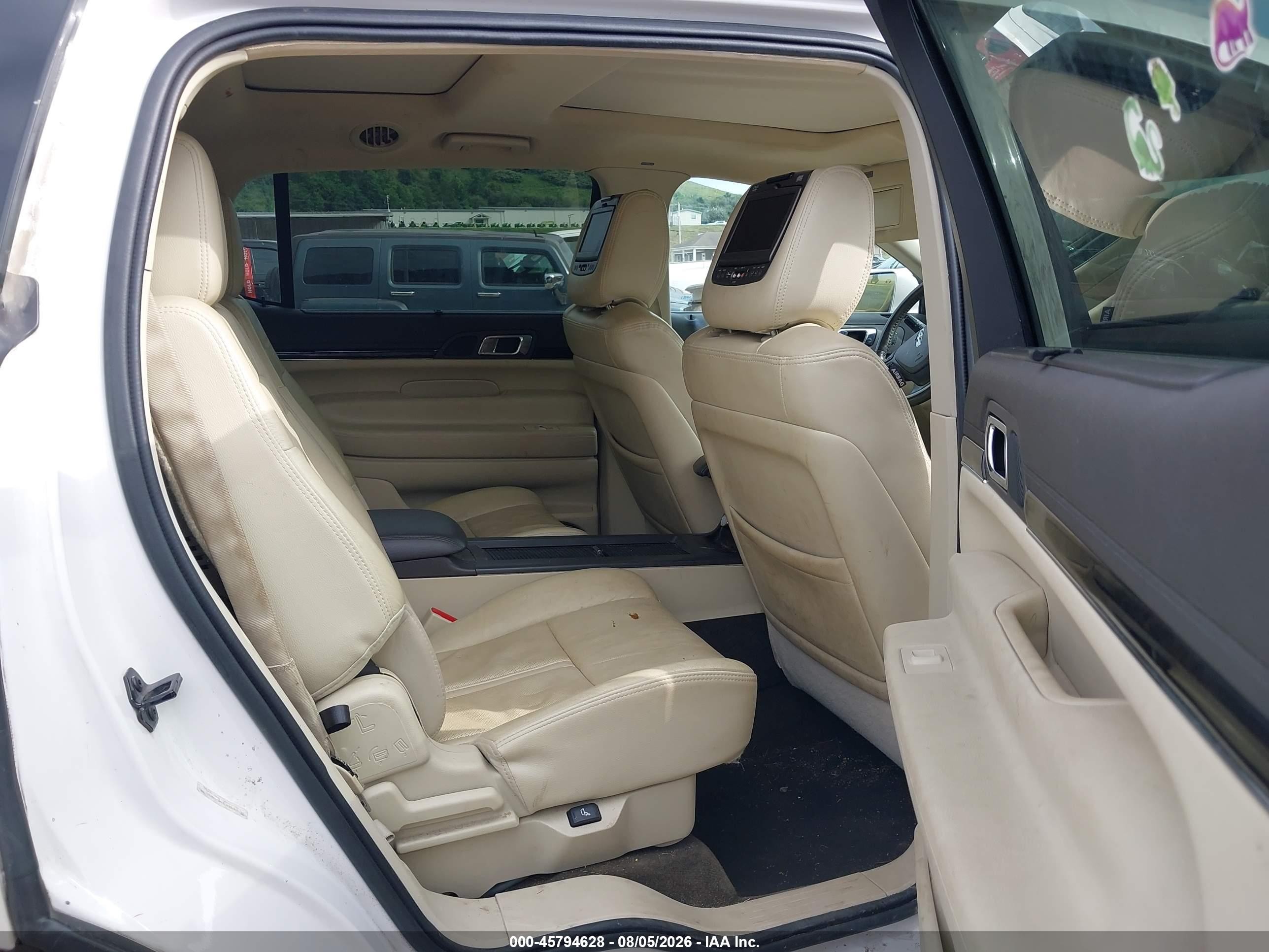 2013 Lincoln Mkt VIN 2LMHJ5AT0DBL52179 IAAI salvage auction — Unknown, Salvage (West Virginia), sold $800 on 2026-09-05 (photo 8)