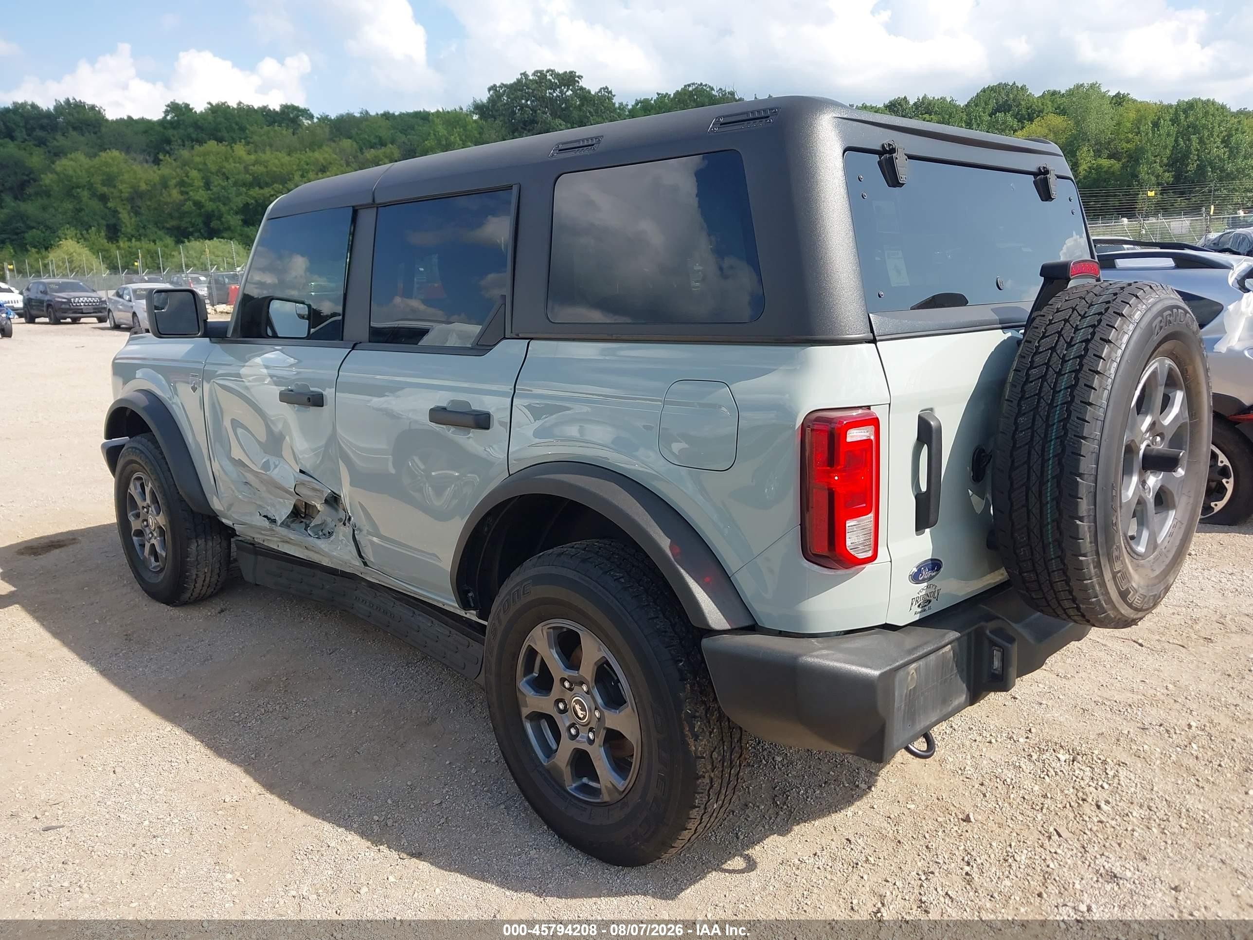 2021 Ford Bronco VIN 1FMDE5BHXMLA84122 IAAI salvage auction — Side, Salvage (Illinois), sold $13,600 on 2026-09-04 (photo 3)