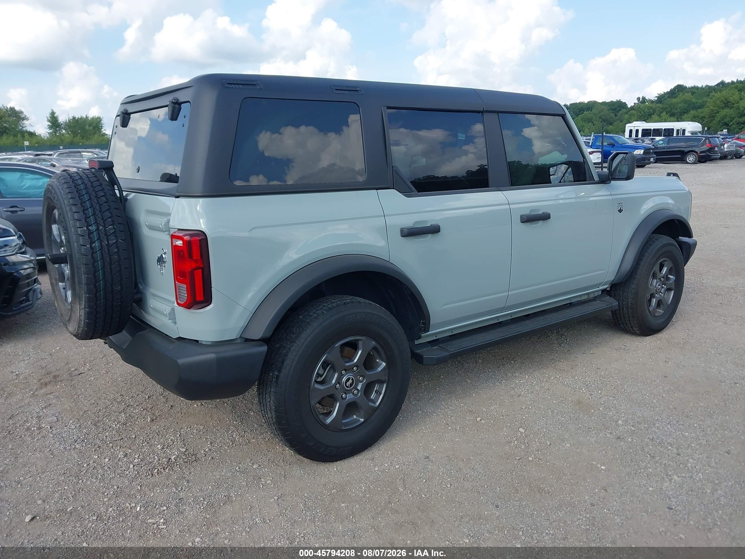 2021 Ford Bronco VIN 1FMDE5BHXMLA84122 IAAI salvage auction — Side, Salvage (Illinois), sold $13,600 on 2026-09-04 (photo 4)
