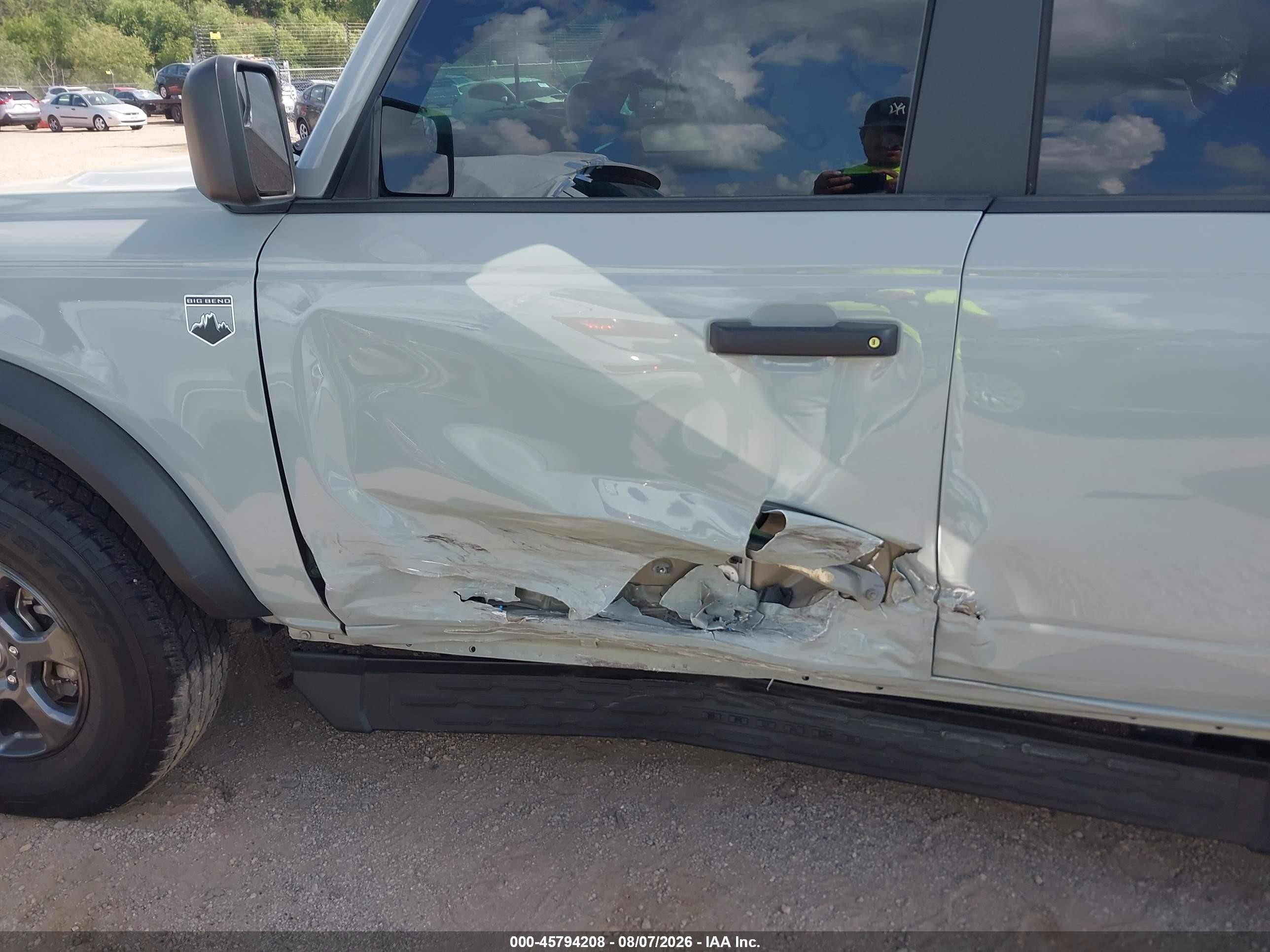 2021 Ford Bronco VIN 1FMDE5BHXMLA84122 IAAI salvage auction — Side, Salvage (Illinois), sold $13,600 on 2026-09-04 (photo 6)