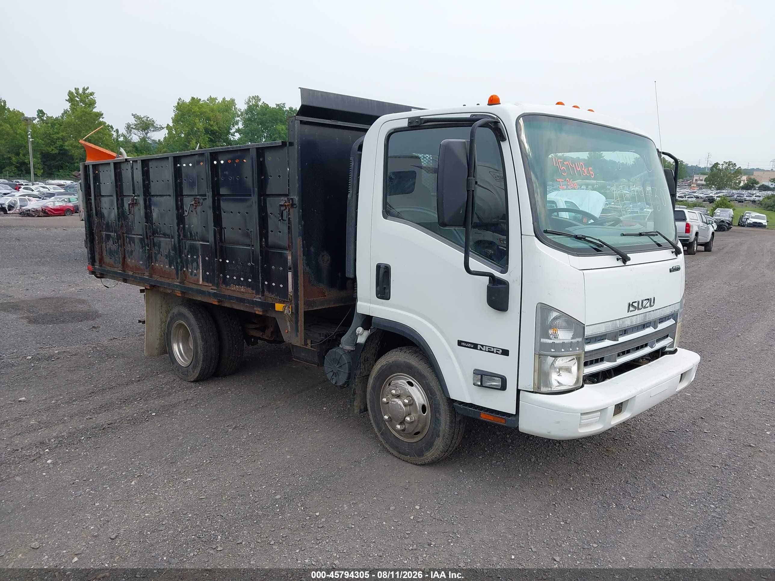 2014 Isuzu NPR VIN 54DB4W1B1ES804413 — IAAI salvage auction photo
