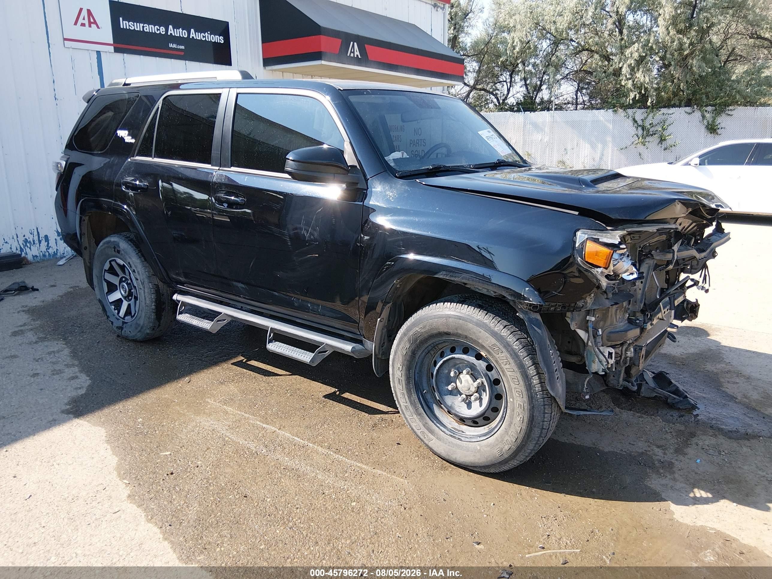 2018 Toyota 4Runner VIN JTEBU5JRXJ5562091 — IAAI salvage auction photo