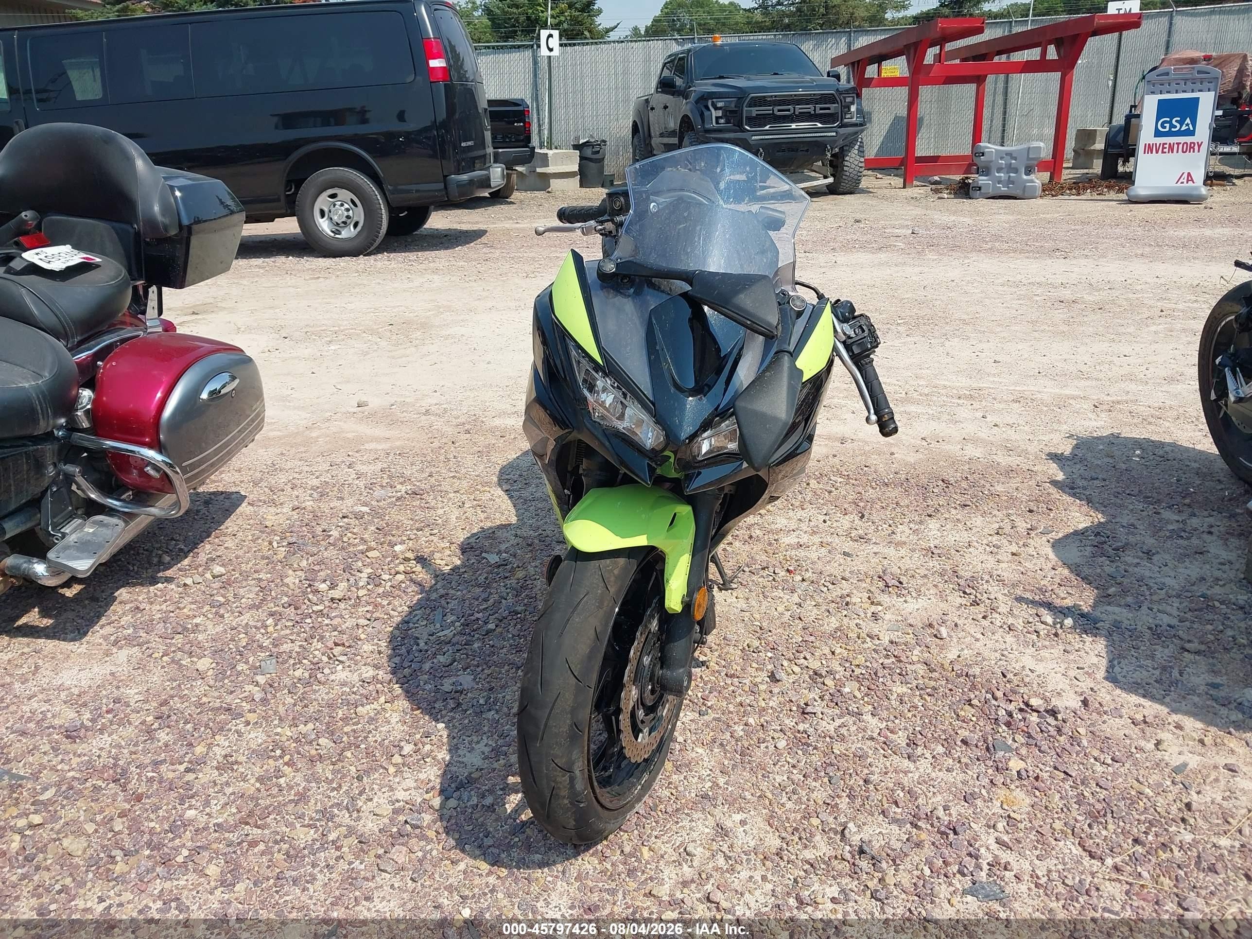 2026 Kawasaki Ninja VIN ML5EXEP14TDAJ6192 IAAI salvage auction — Side, Junk Bill Of Sale Mv2459 (Wisconsin), sold $275 on 2026-09-09 (photo 5)