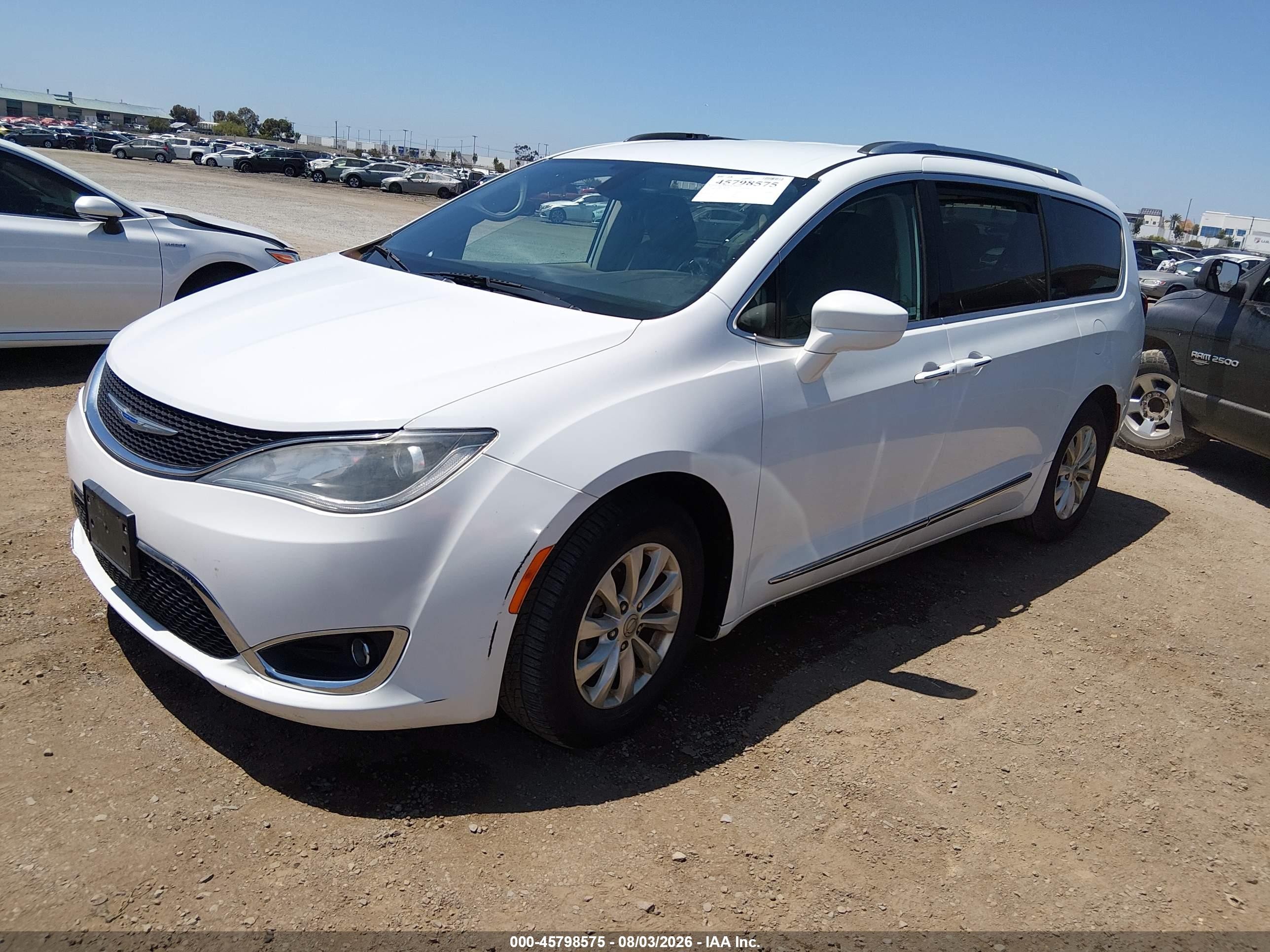 2019 Chrysler Pacifica VIN 2C4RC1BG9KR548263 IAAI salvage auction — Side, Salvage (Hawaii), sold $4,500 on 2026-08-21 (photo 2)