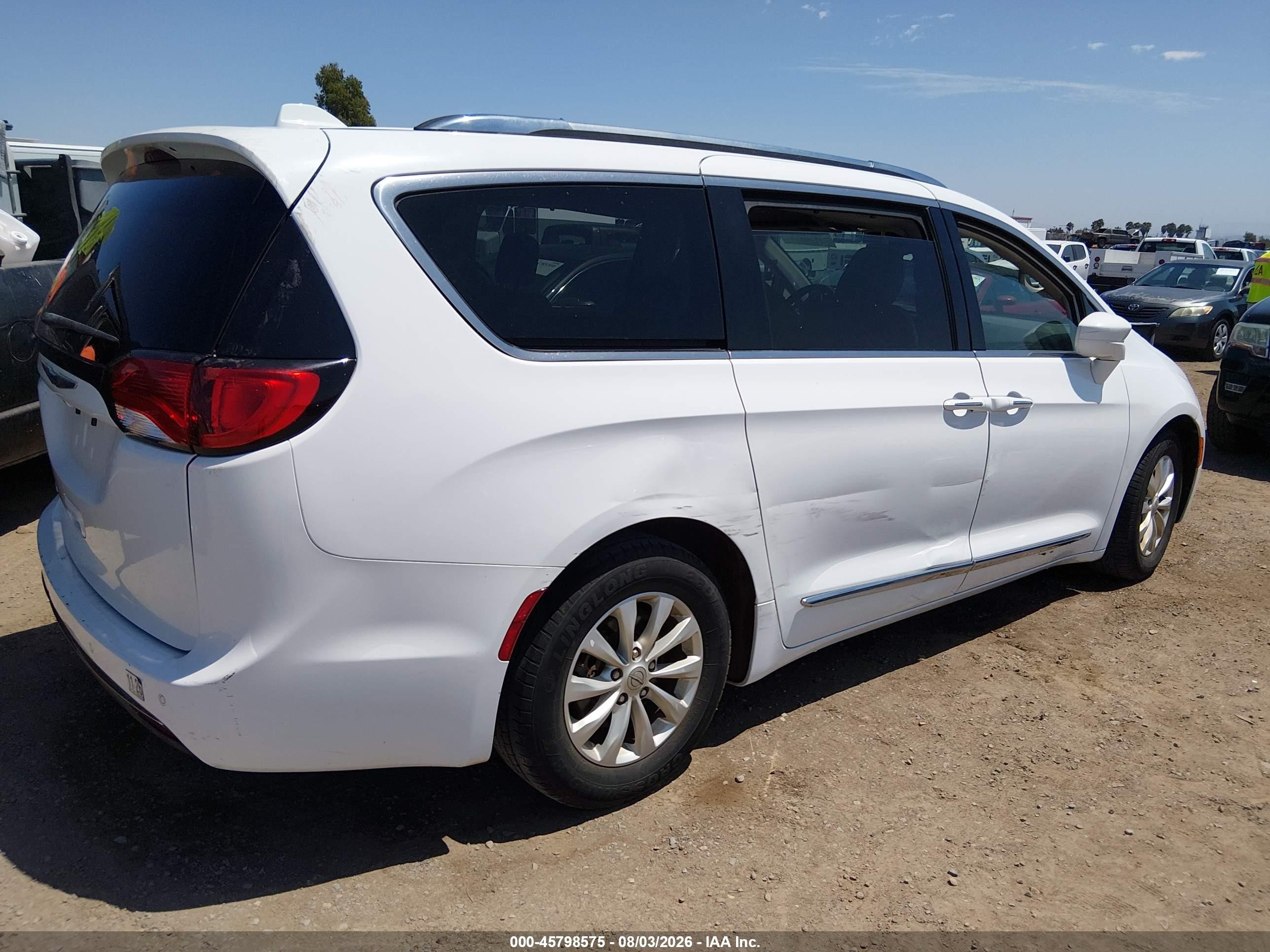 2019 Chrysler Pacifica VIN 2C4RC1BG9KR548263 IAAI salvage auction — Side, Salvage (Hawaii), sold $4,500 on 2026-08-21 (photo 6)