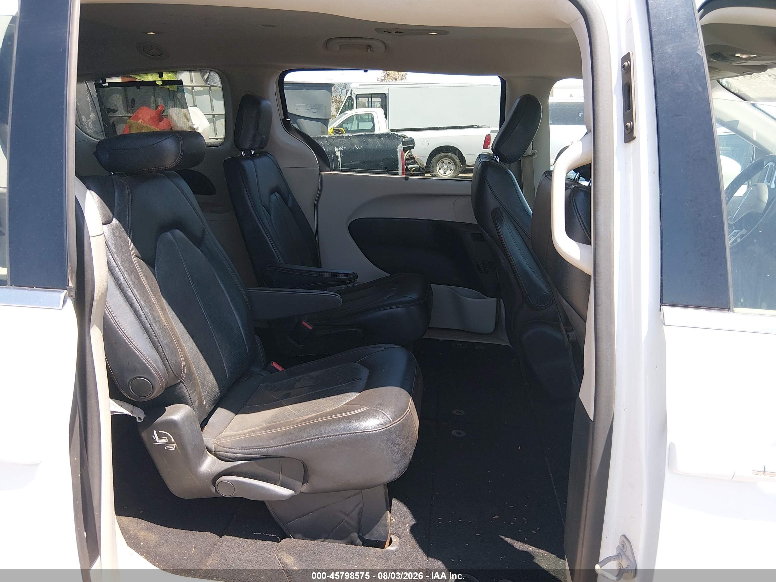 2019 Chrysler Pacifica VIN 2C4RC1BG9KR548263 IAAI salvage auction — Side, Salvage (Hawaii), sold $4,500 on 2026-08-21 (photo 8)