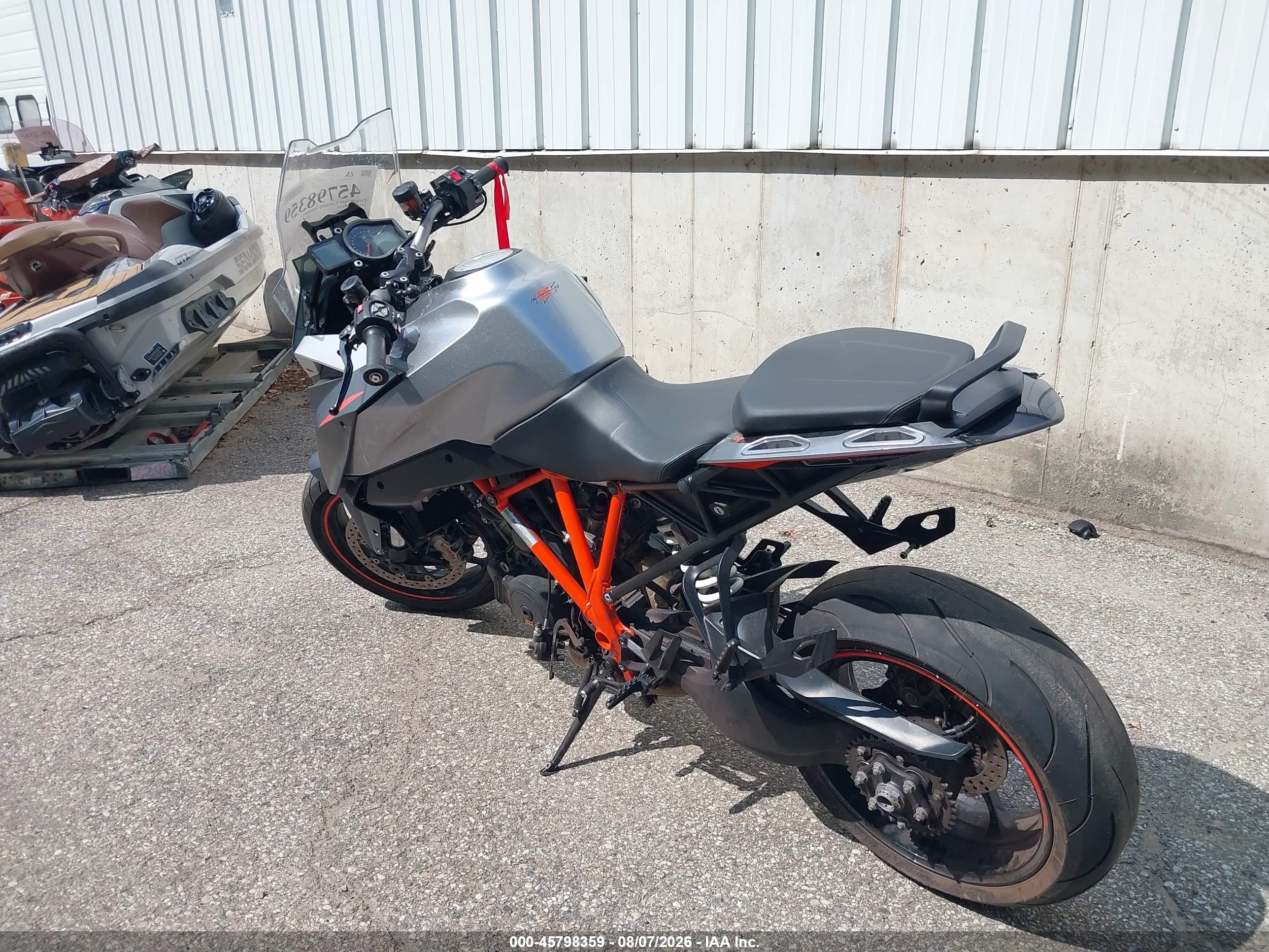 2017 Ktm 1290 VIN VBKV69404HM953865 IAAI salvage auction — Side, Clear (Michigan), sold $2,750 on 2026-09-25 (photo 3)