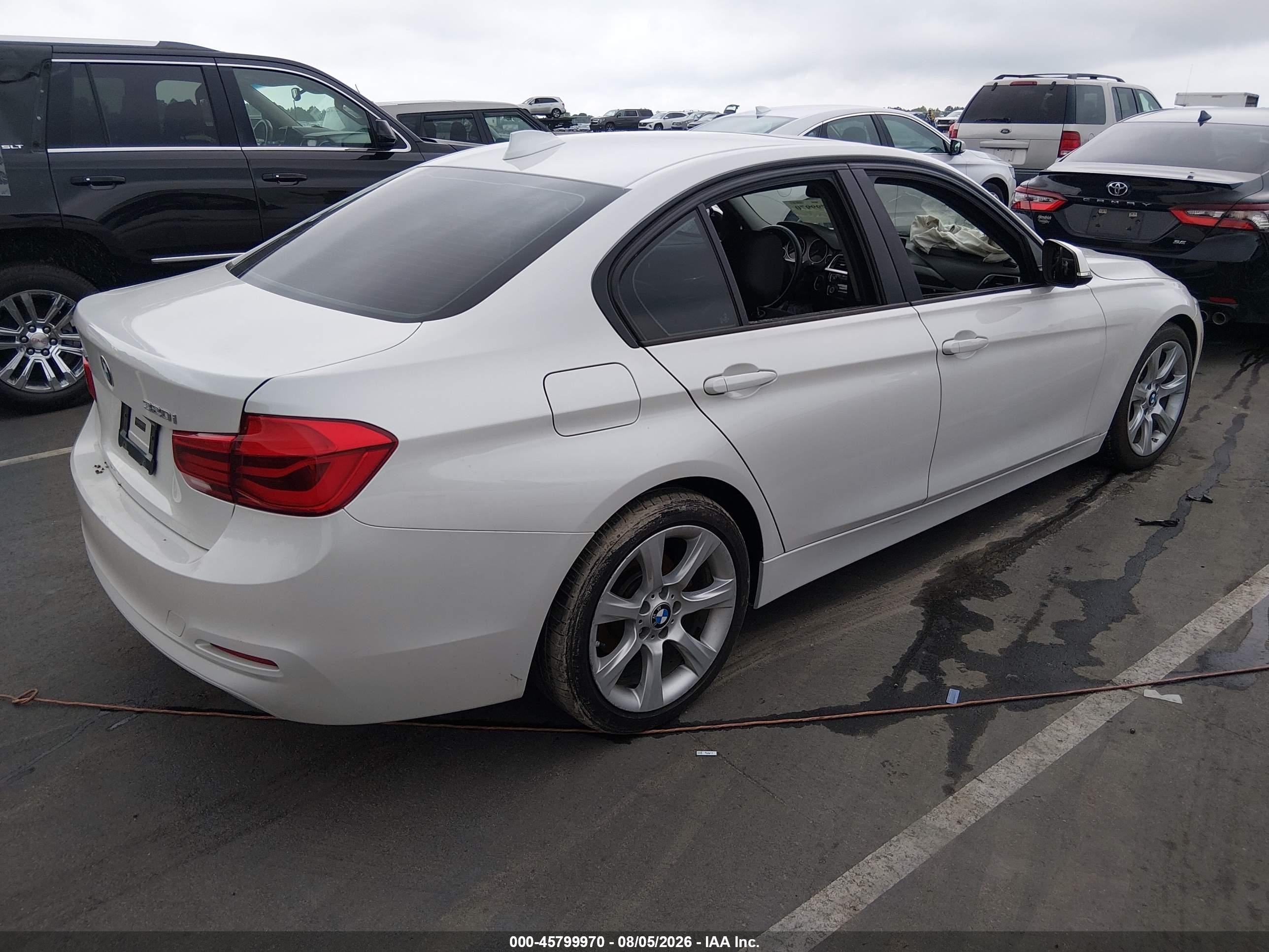 2018 BMW 3er VIN WBA8E5G52JNU46087 IAAI salvage auction — Unknown, Salvage (North Carolina), sold $1,100 on 2026-09-25 (photo 4)