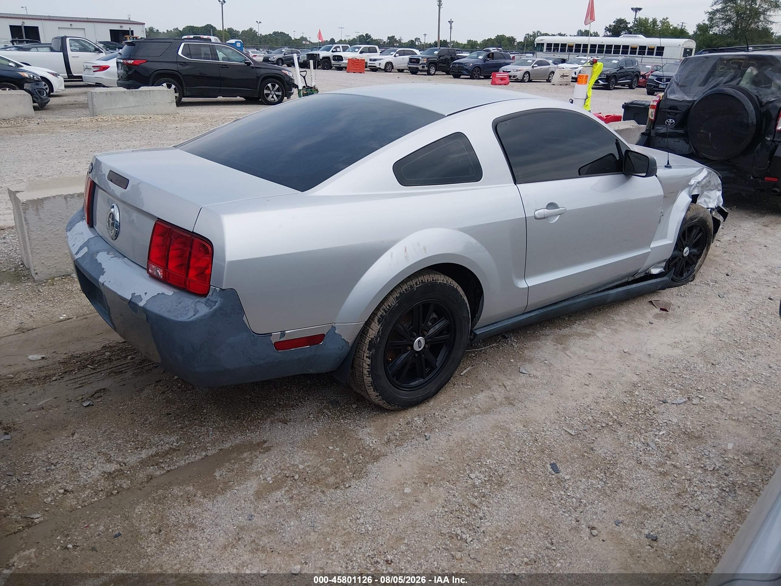 2009 Ford Mustang VIN 1ZVHT80N595123150 IAAI salvage auction — Normal Wear, Clear (Illinois), sold $725 on 2026-09-08 (photo 4)