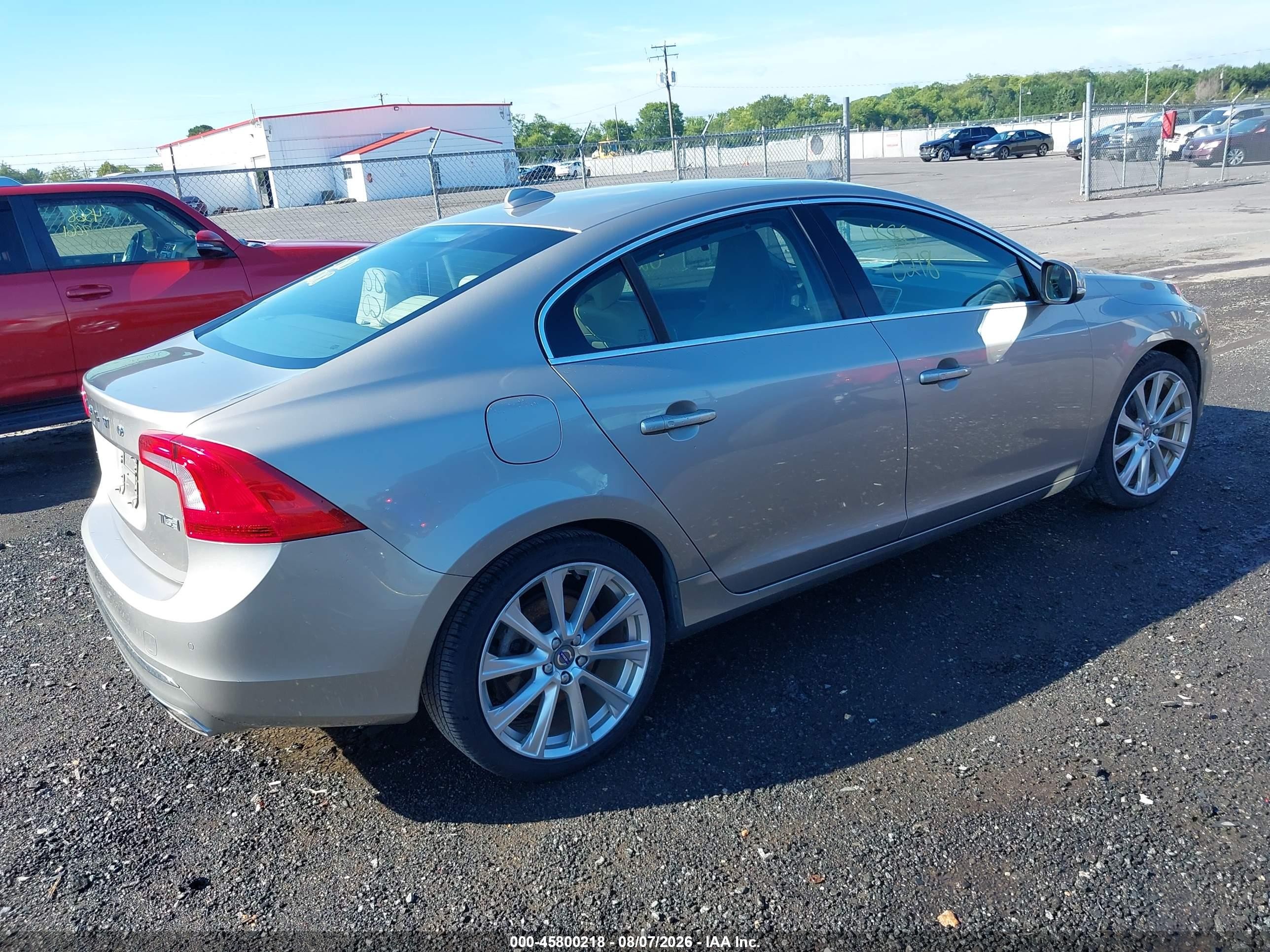 2016 Volvo S60 VIN LYV402FM3GB107323 IAAI salvage auction — Side, Salvage (South Carolina), sold $1,350 on 2026-09-19 (photo 4)