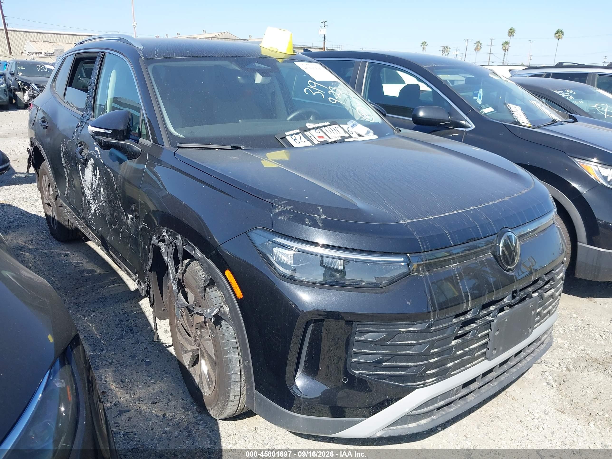2025 Volkswagen Tiguan VIN 3VVCR7RM1SM004190 — IAAI salvage auction photo