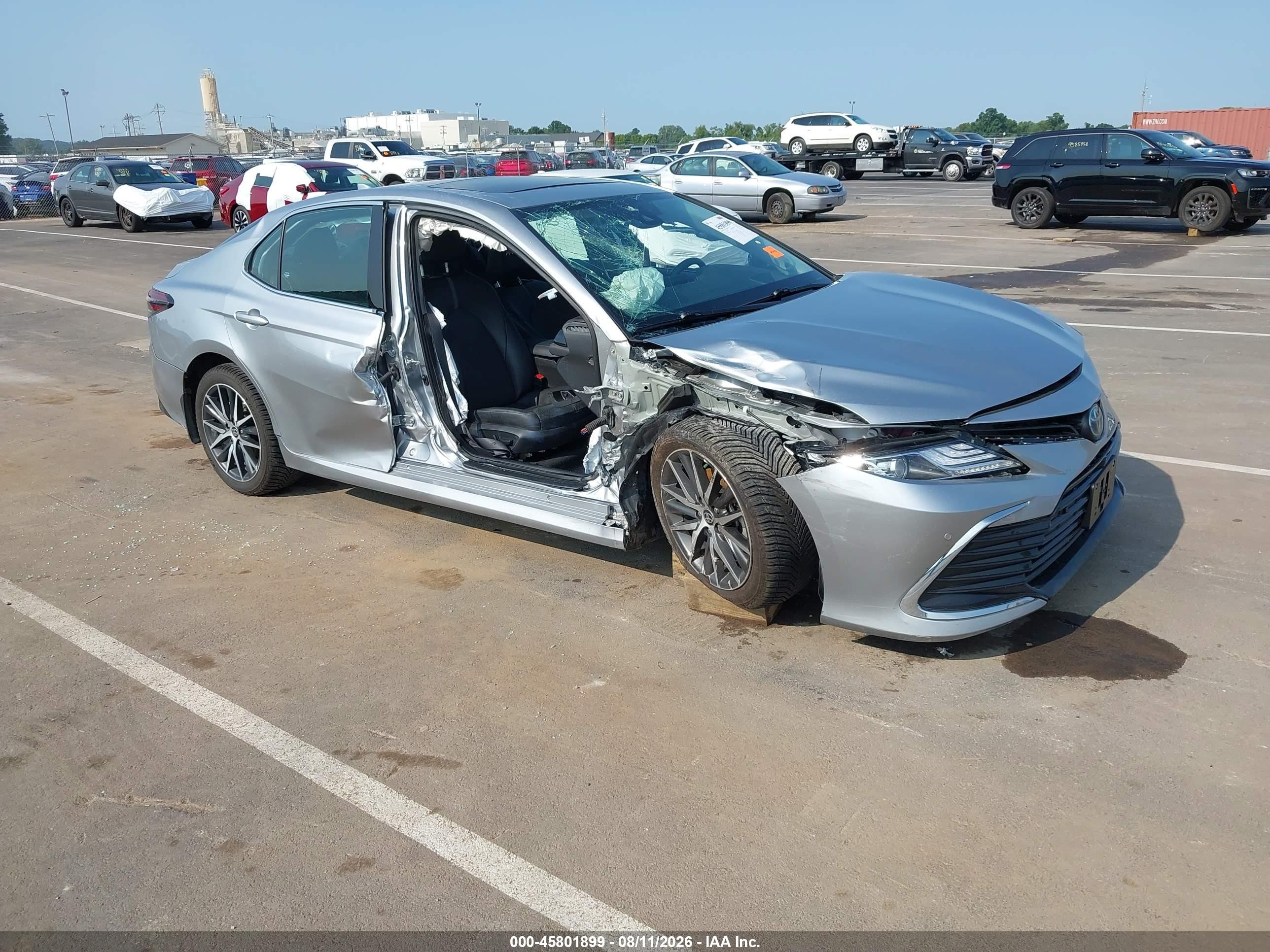 2024 Toyota Camry Hybrid VIN 4T1F31AK0RU621960 — IAAI salvage auction photo