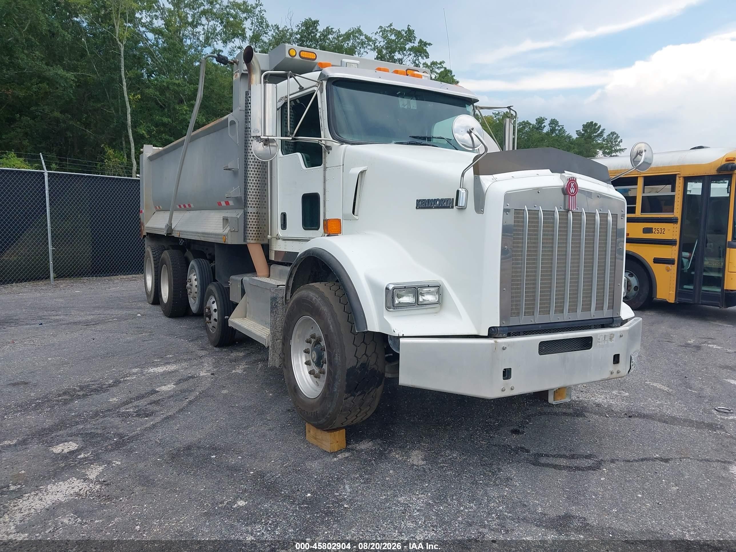2015 Kenworth Construction VIN 1NKDX4TX2FJ440221 — IAAI salvage auction photo