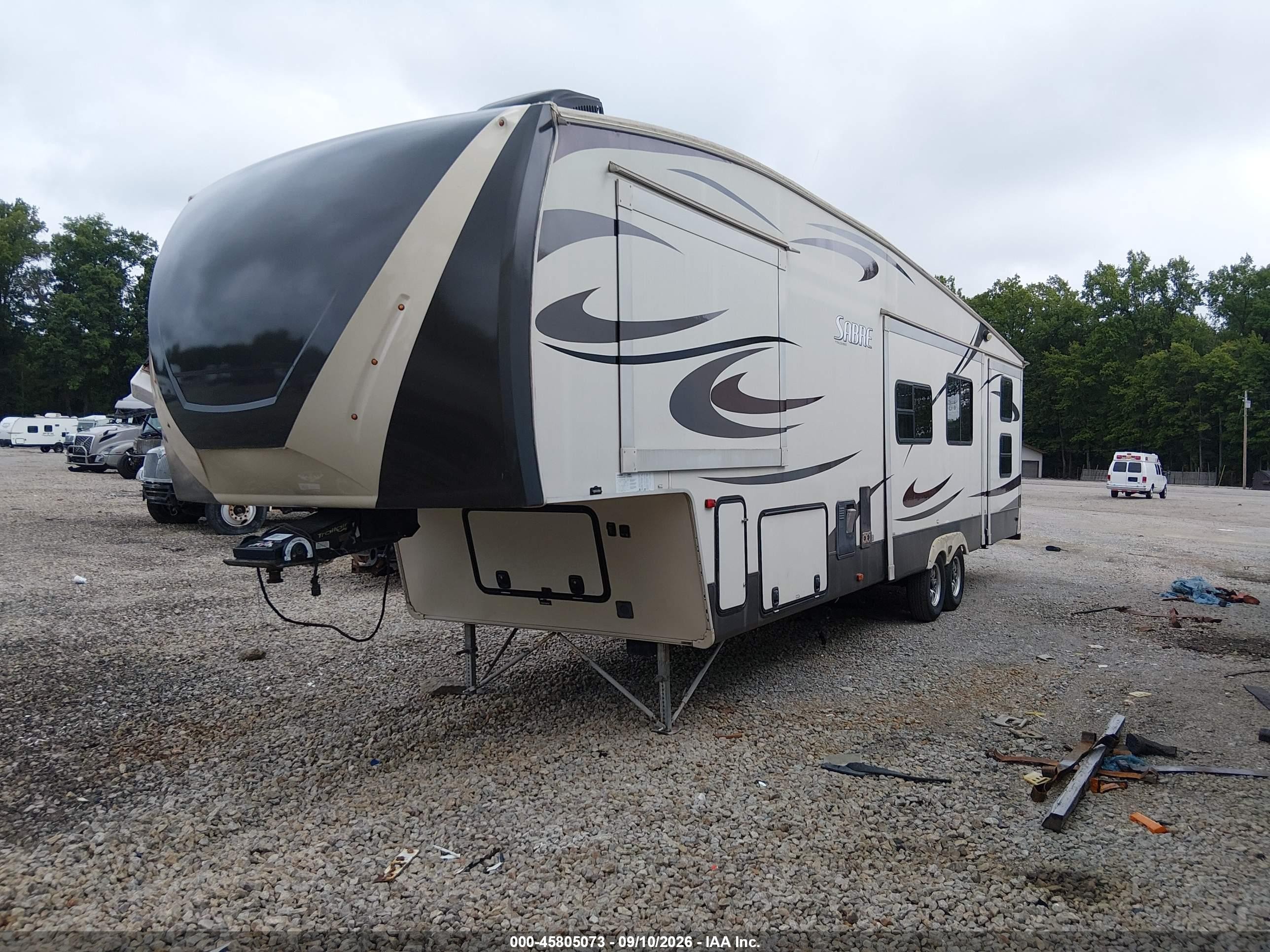 2014 Palomino 330qbts VIN 4X4FSRL23E3009474 IAAI salvage auction — Frame Damage, Salvage (South Carolina), sold $1,300 on 2026-10-08 (photo 2)
