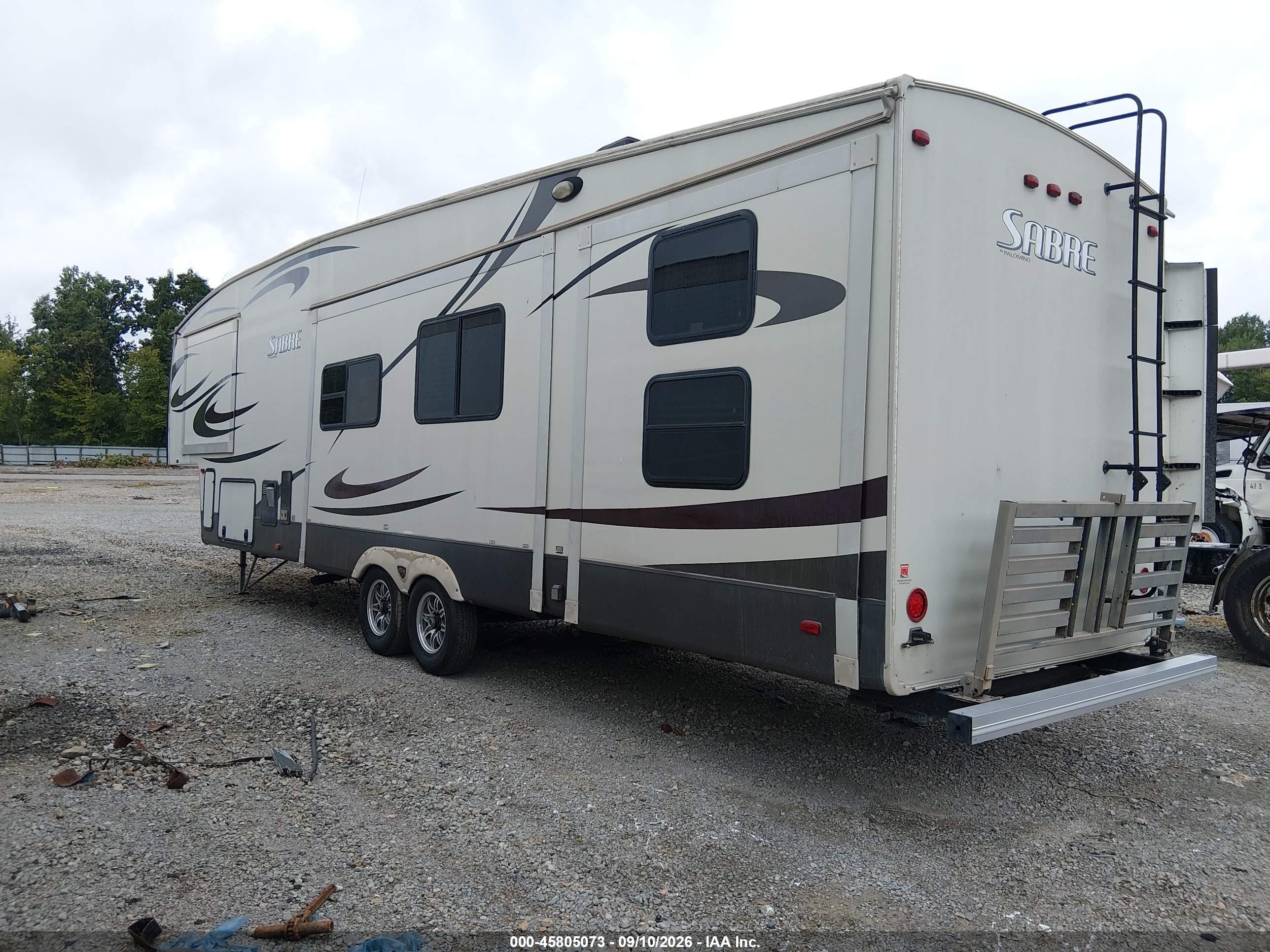 2014 Palomino 330qbts VIN 4X4FSRL23E3009474 IAAI salvage auction — Frame Damage, Salvage (South Carolina), sold $1,300 on 2026-10-08 (photo 3)