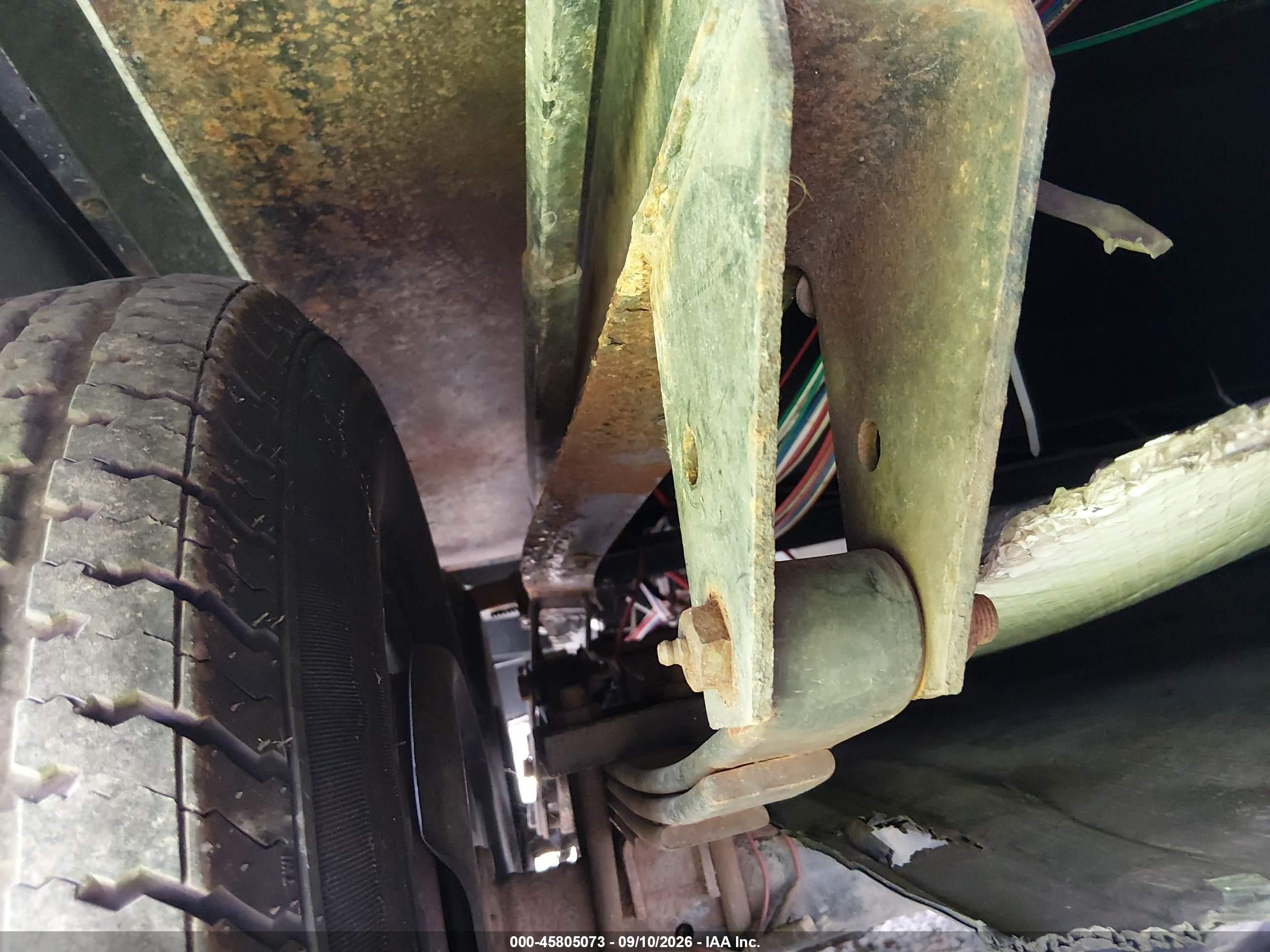 2014 Palomino 330qbts VIN 4X4FSRL23E3009474 IAAI salvage auction — Frame Damage, Salvage (South Carolina), sold $1,300 on 2026-10-08 (photo 6)