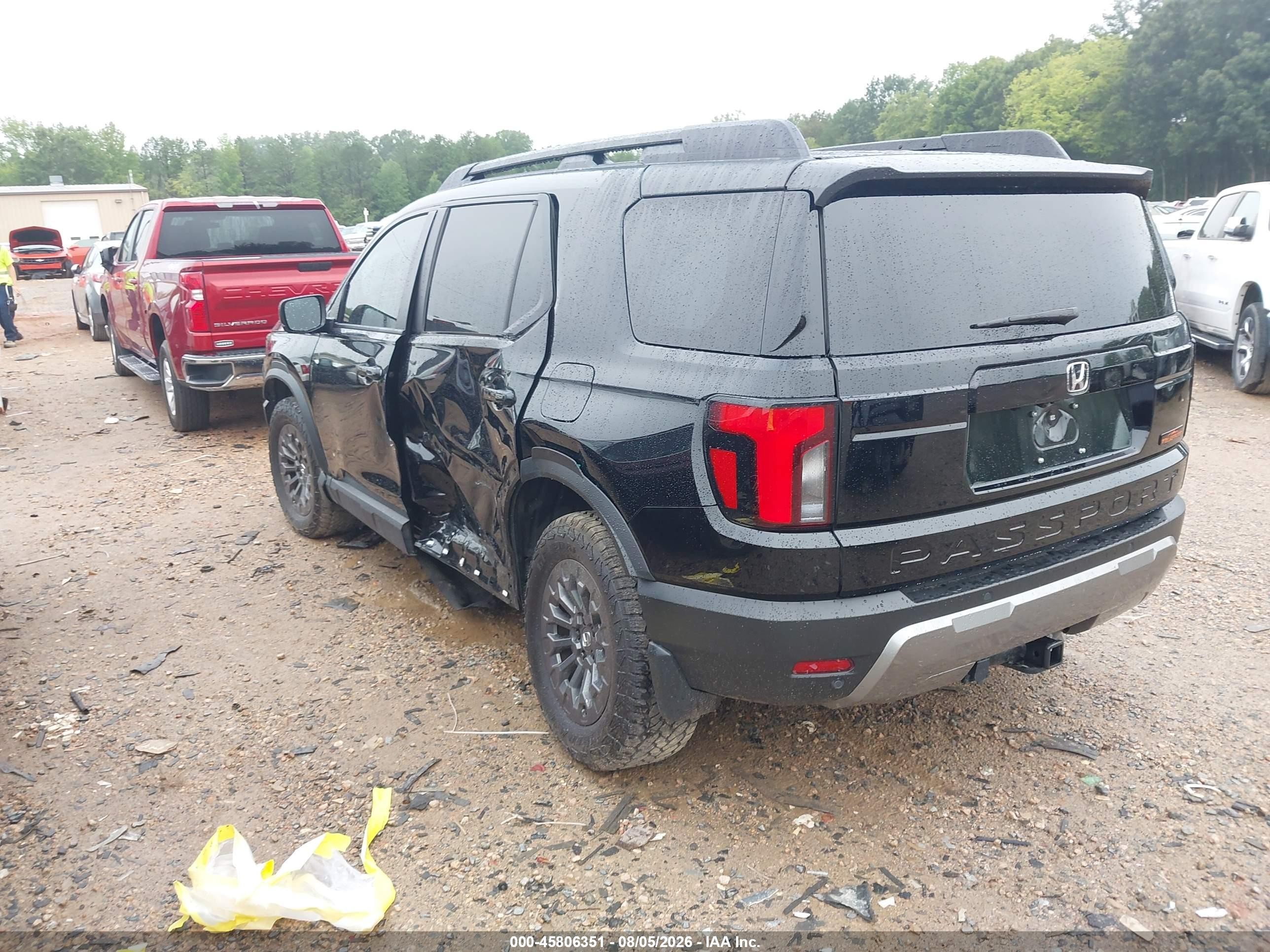 2026 Honda Passport VIN 5FNYF9H58TB035638 IAAI salvage auction — Side, Salvage (North Carolina), sold $21,100 on 2026-09-23 (photo 3)
