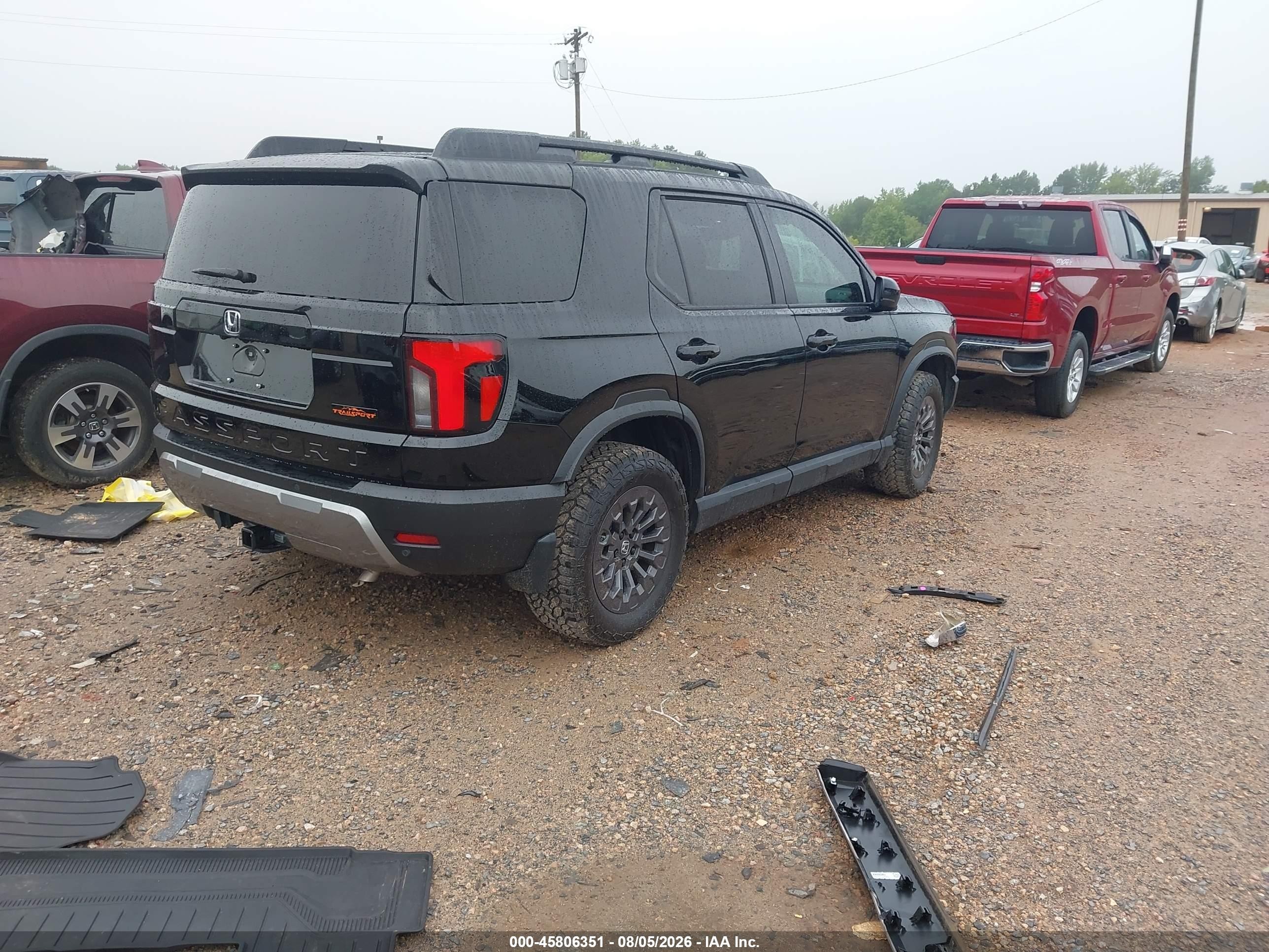 2026 Honda Passport VIN 5FNYF9H58TB035638 IAAI salvage auction — Side, Salvage (North Carolina), sold $21,100 on 2026-09-23 (photo 4)