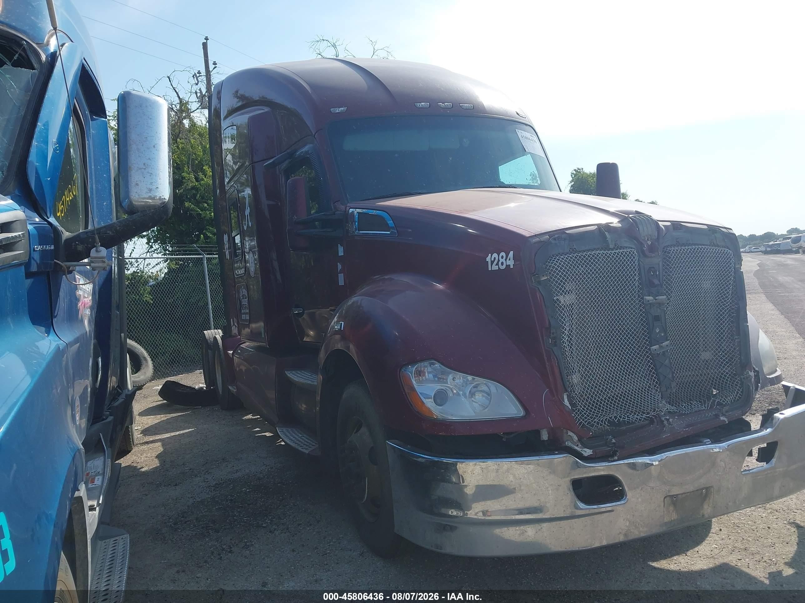 2016 Kenworth Construction VIN 1XKYDP9X3GJ493584 — IAAI salvage auction photo
