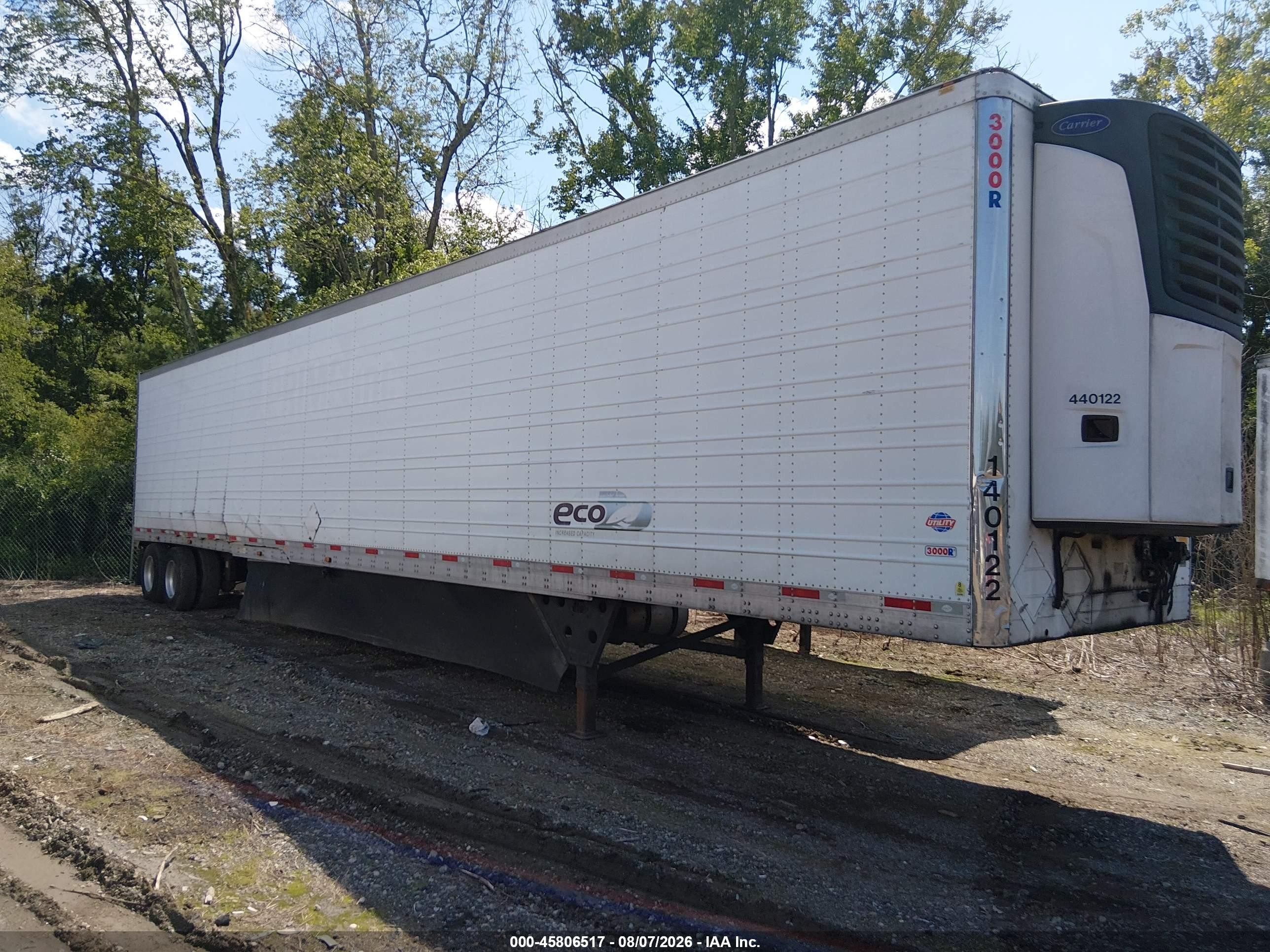 2014 Utility trailer mfg 3000r VIN 1UYVS2539EM773923 IAAI salvage auction — Side, Salvage (Maine), sold $100 on 2026-09-09 (photo 1)