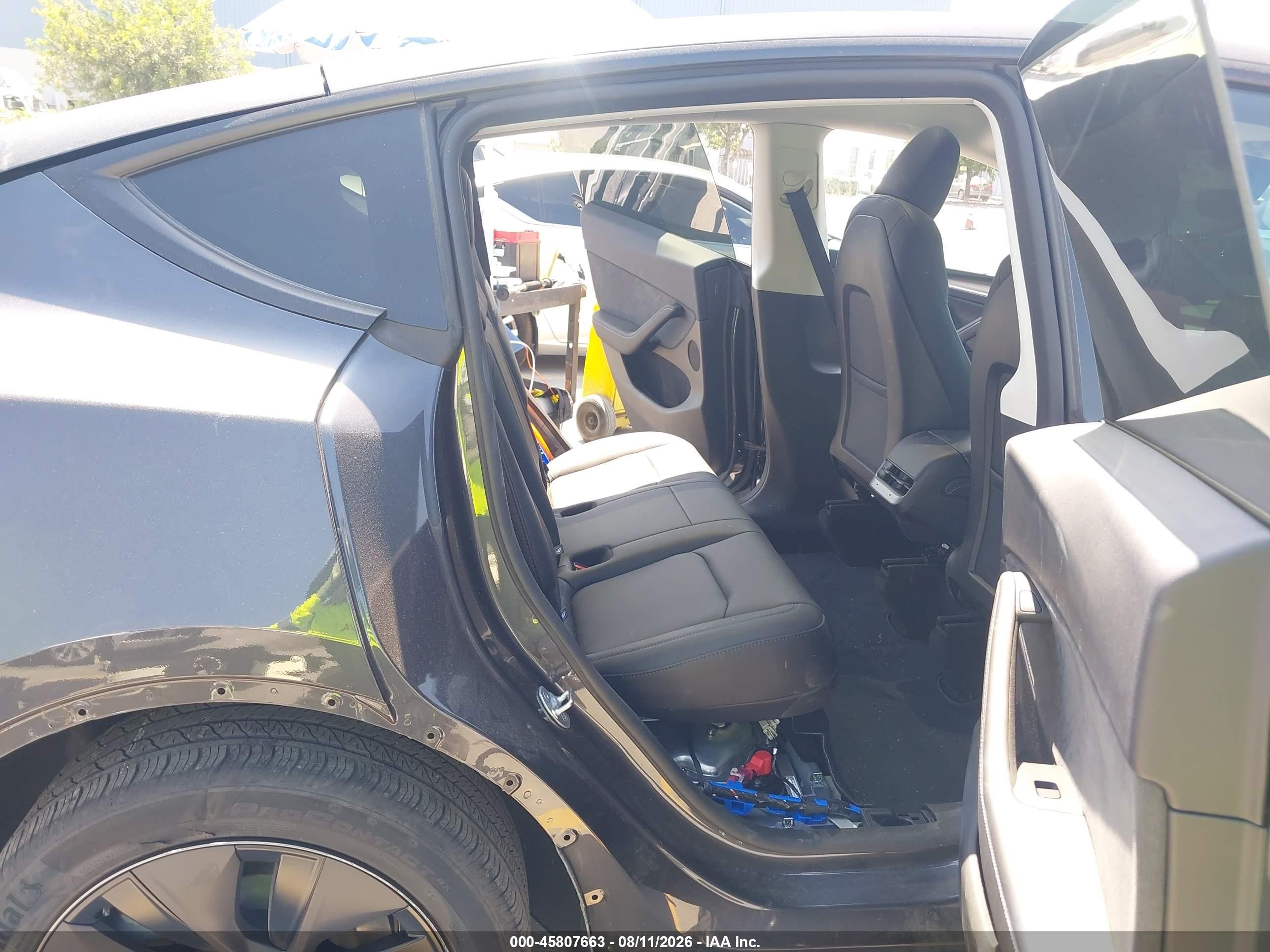 2025 Tesla Model y VIN 7SAYGDED5SF314090 IAAI salvage auction — Rear End, Salvage (California), sold $12,400 on 2026-09-05 (photo 8)