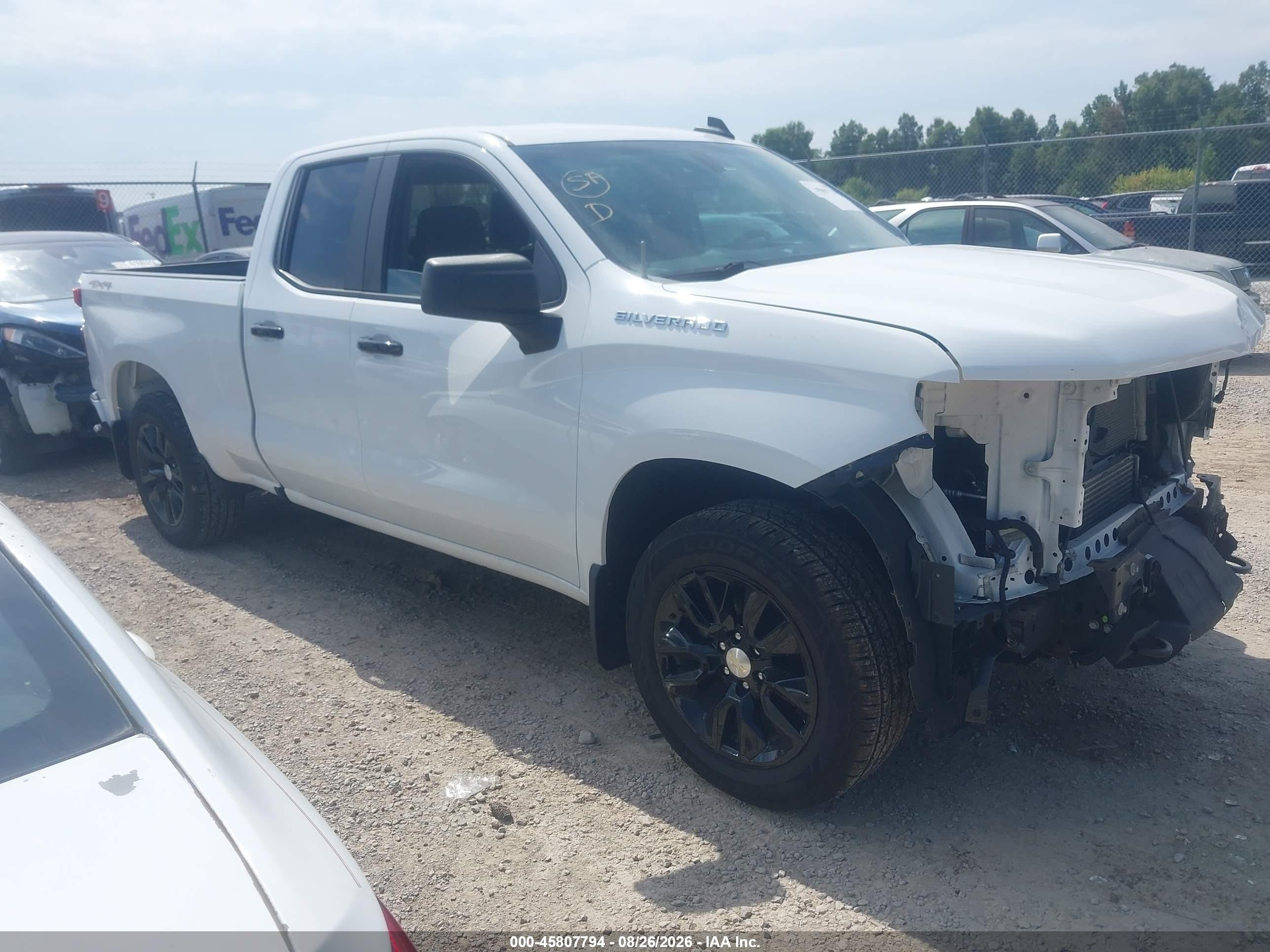 2020 Chevrolet Silverado 1500 VIN 1GCRYBEKXLZ282363 — IAAI salvage auction photo