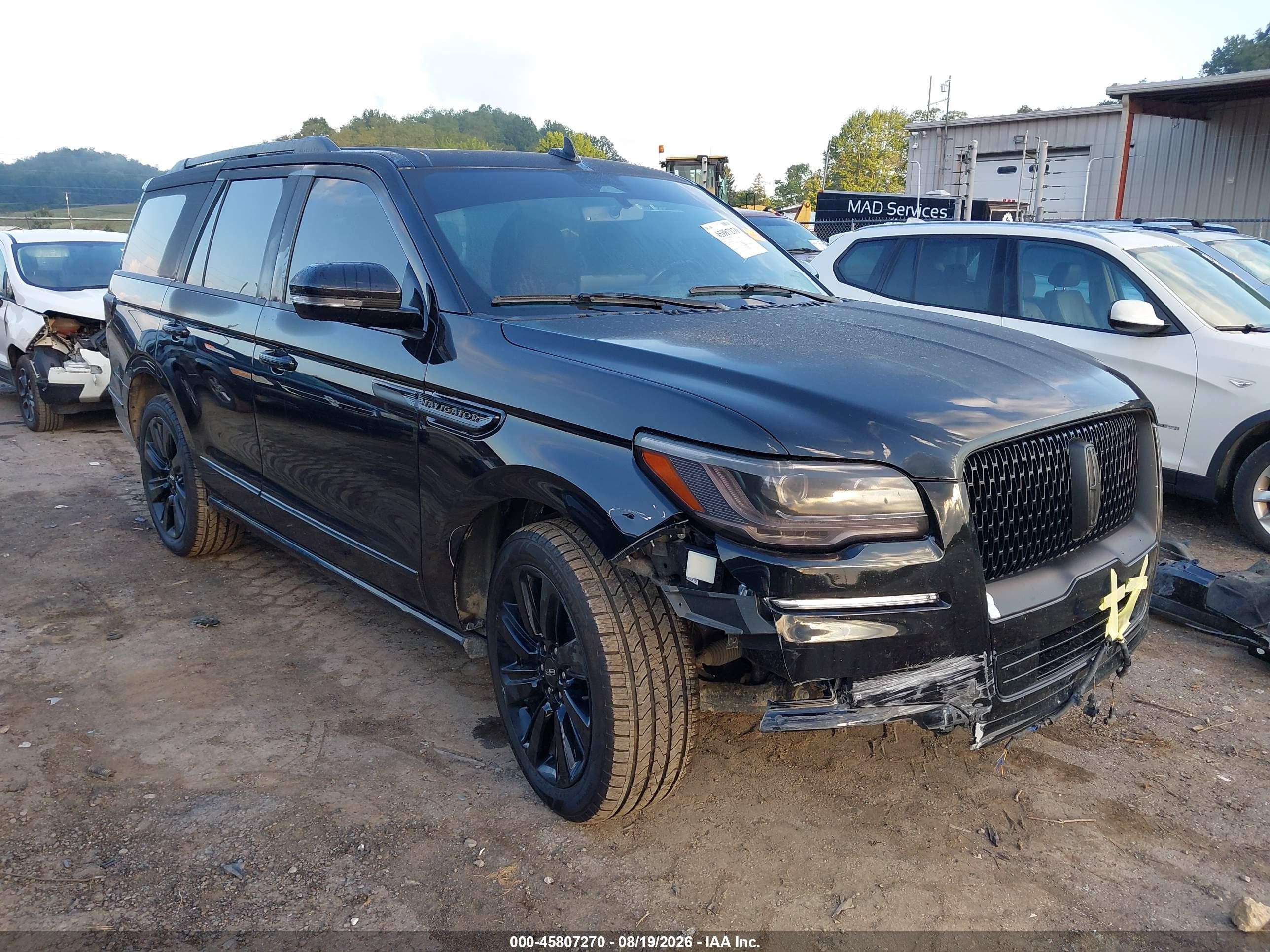 2024 Lincoln Navigator VIN 5LMJJ2LG7REL03551 — IAAI salvage auction photo